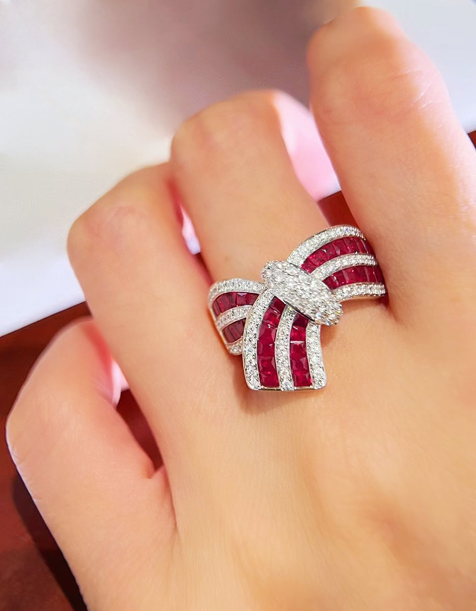 Classic Tie 18k Gold Diamond Ring (Item No. VT228)