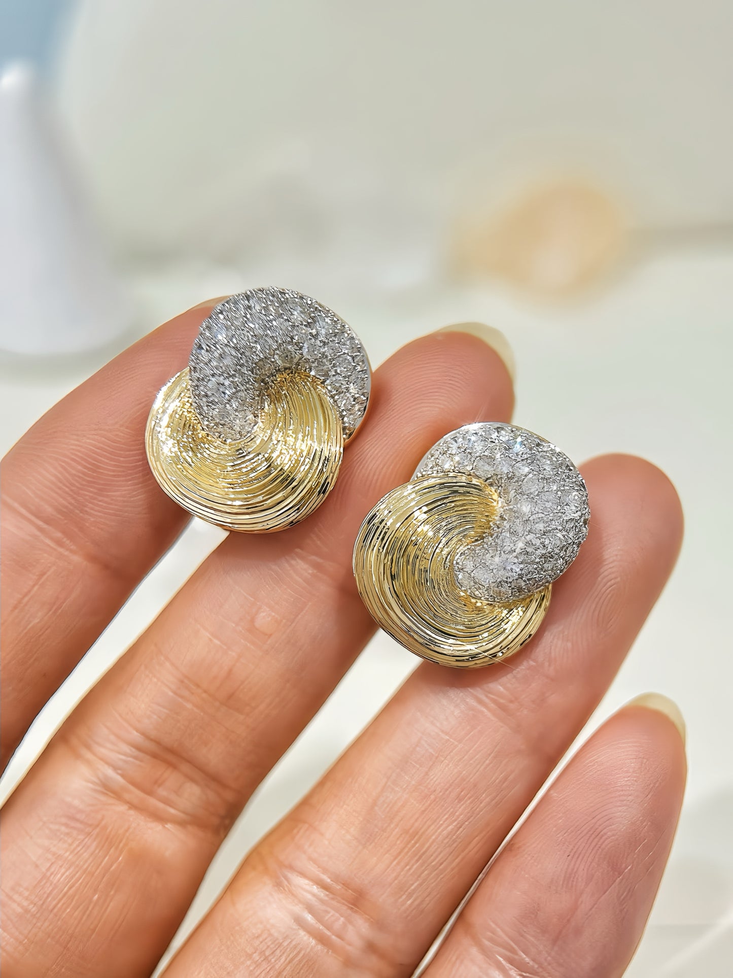 Vintage 18k Gold Diamond Earring (Item No. VT337)