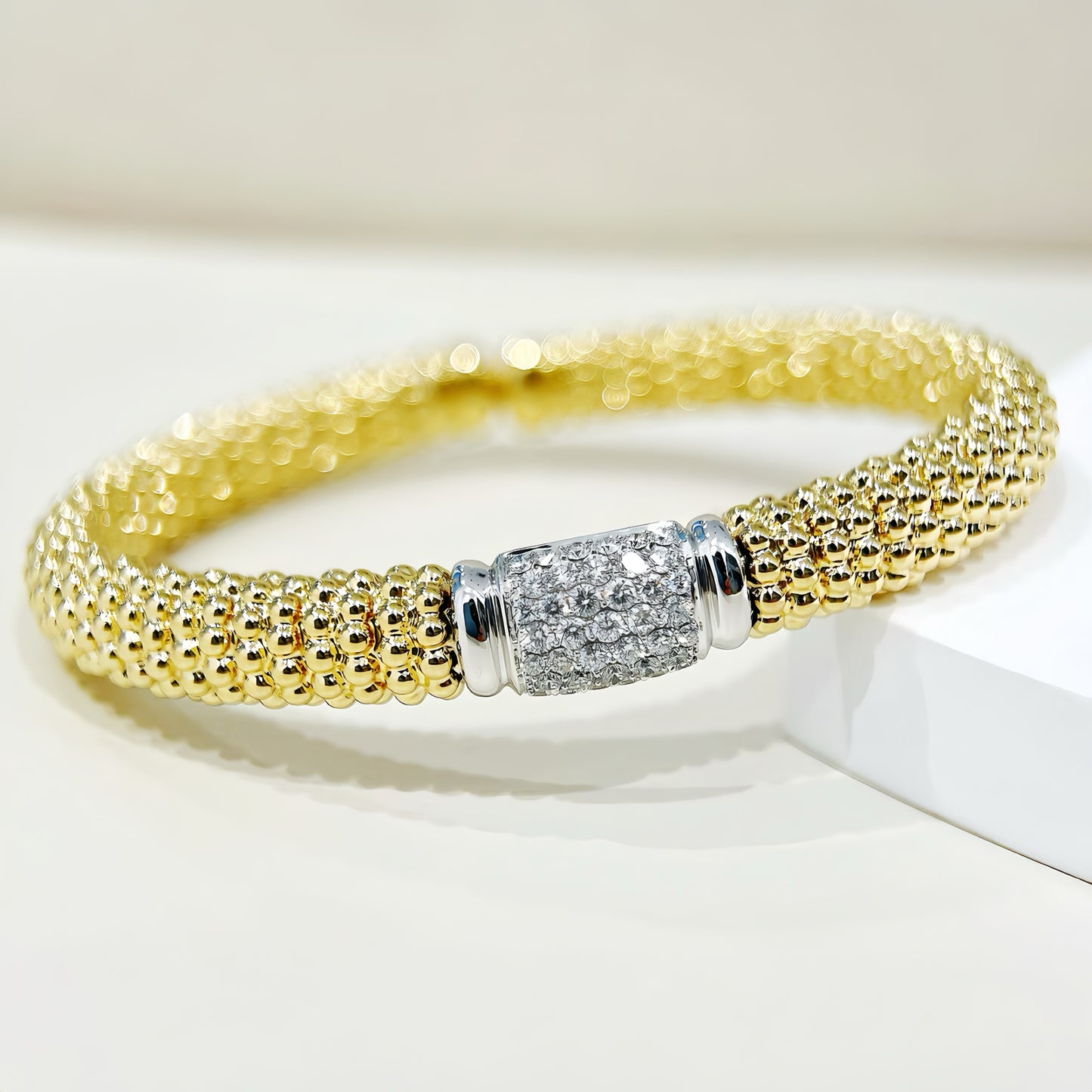 Weaving Vintage 18k Gold Diamond Bracelet (Item No. VT427)