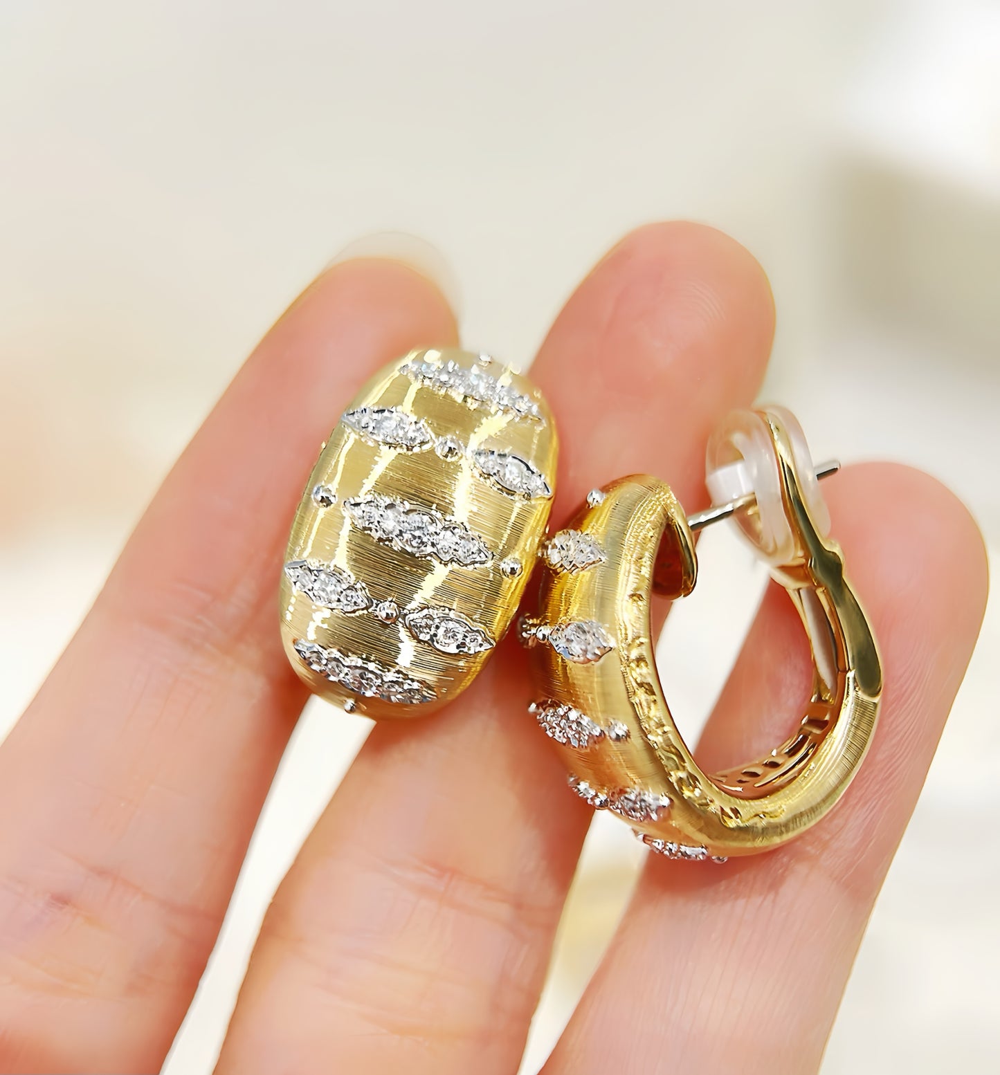 Vintage 18k Gold Diamond Earring (Item No. VT273)