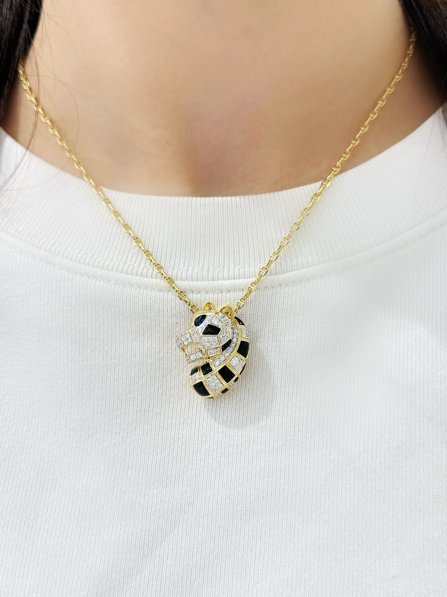 Leopard 18k Gold Diamond Pendant (Item No. VT466)