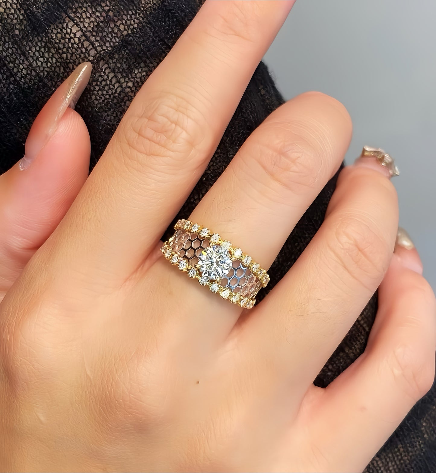 Vintage Black Lace 18k Gold Diamond Ring (Item No. VT046)