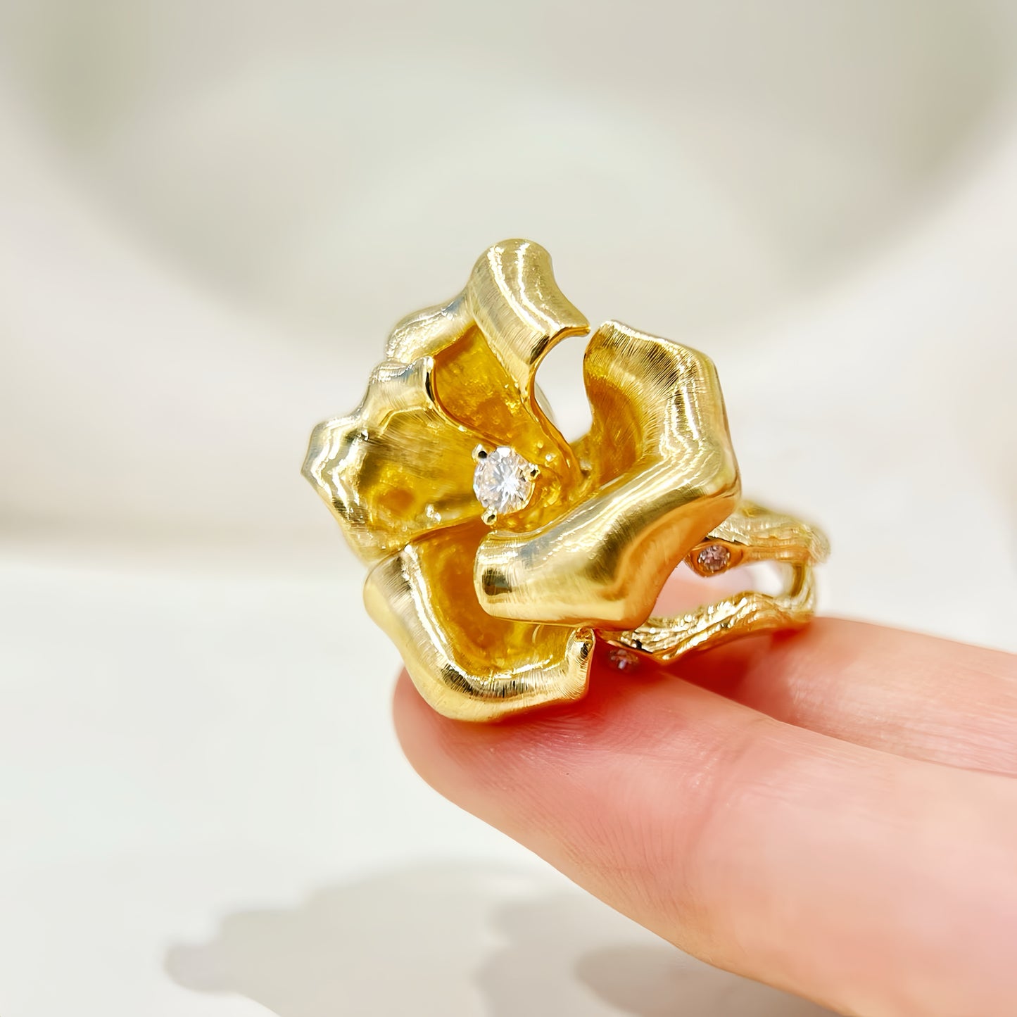 Flower 18k Gold Diamond Ring (Item No. VT405)