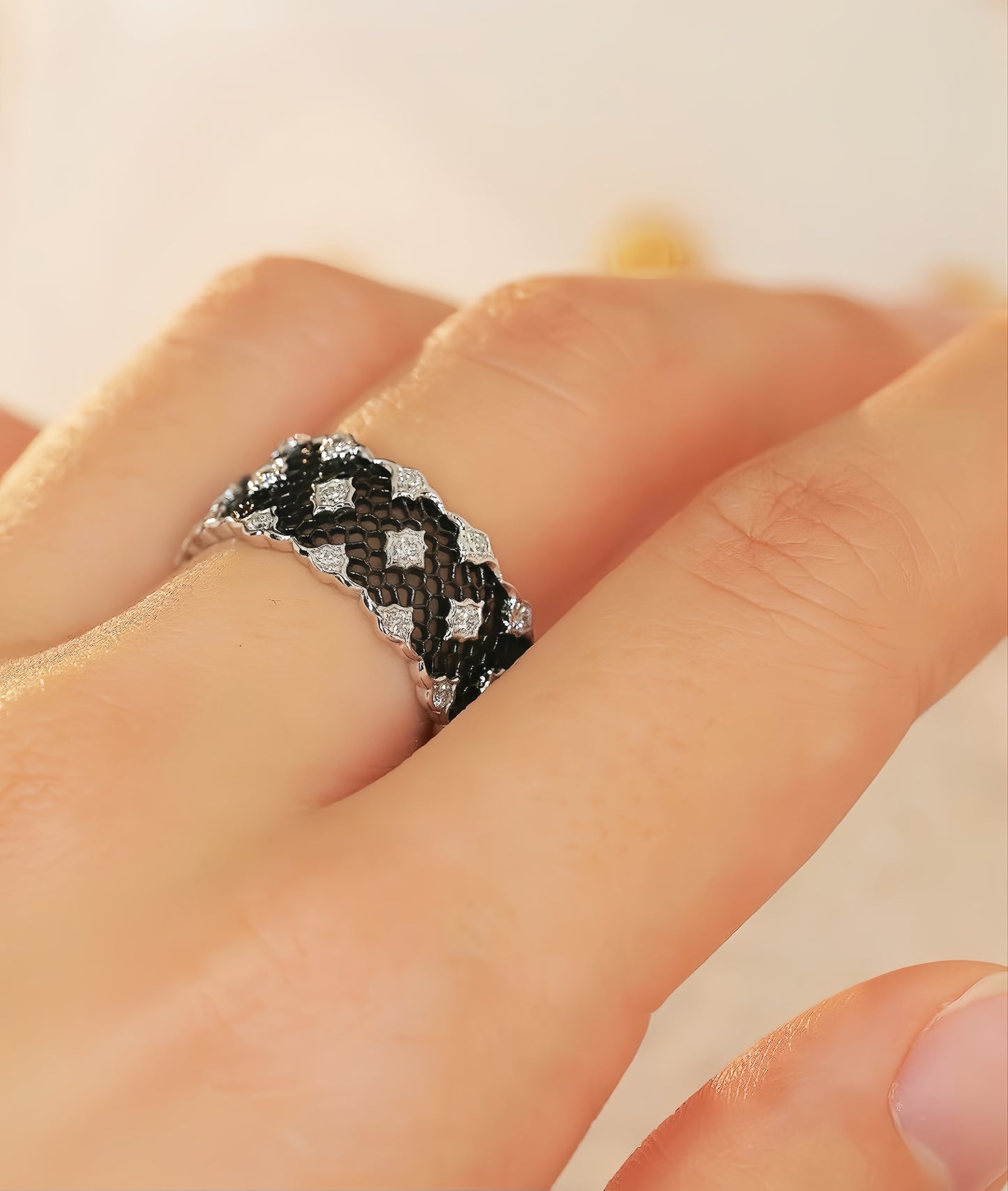 Vintage Black Lace Platinium Gold Diamond Ring (Item No. VT042)