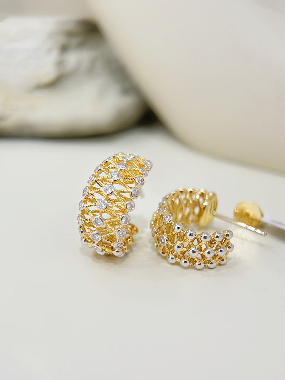 Vintage 18k Gold Diamond Earring (Item No. VT506)
