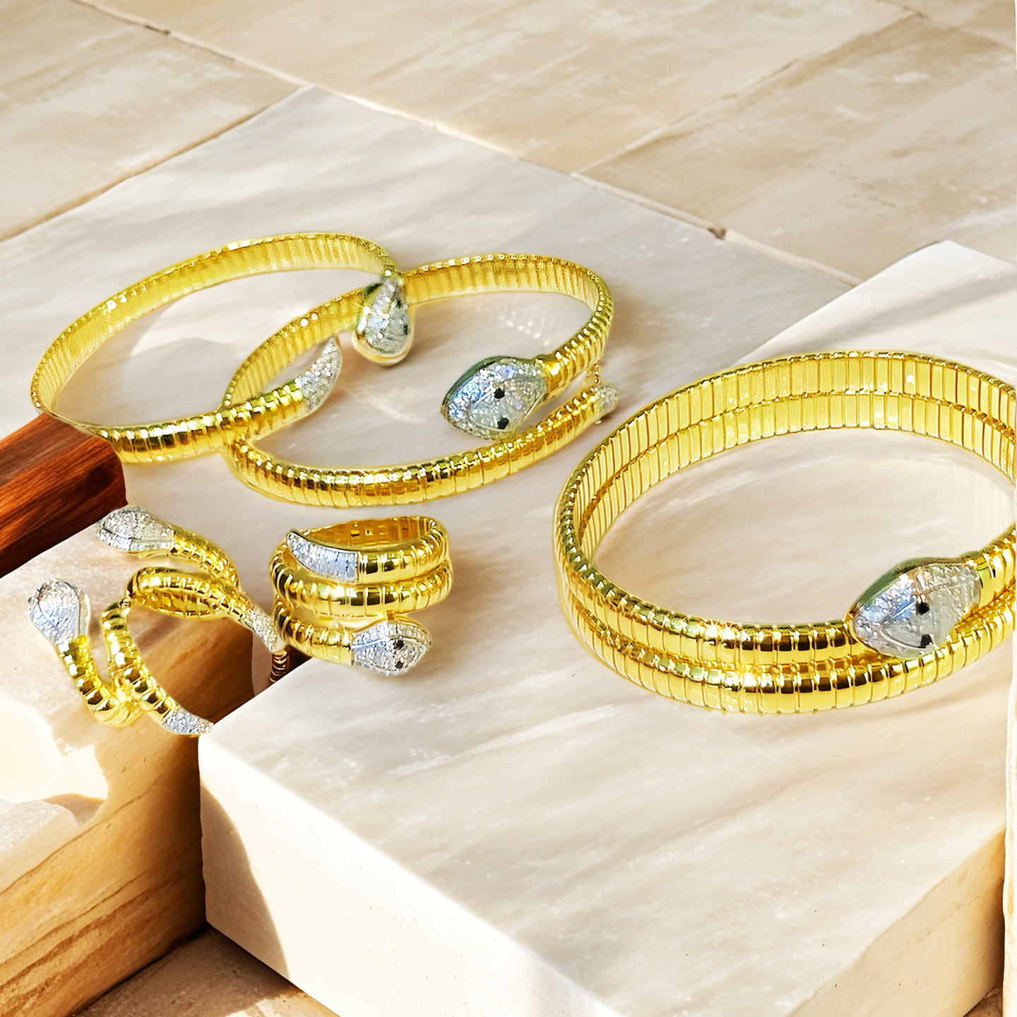 Snake 18k Gold Diamond Ring (Item No. VT248)