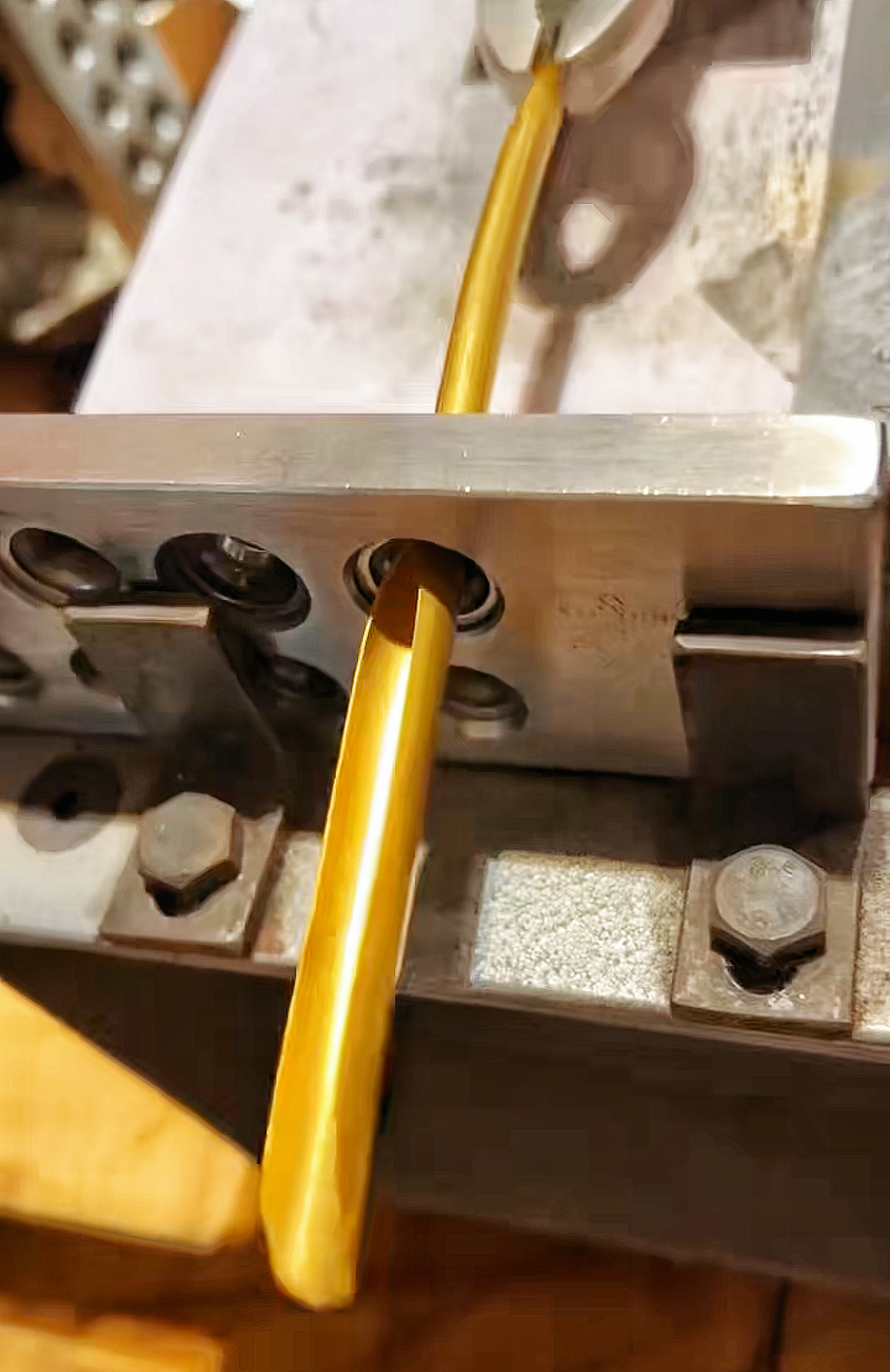 Hollow 24K Gold Bangle (Item No. GB0026)