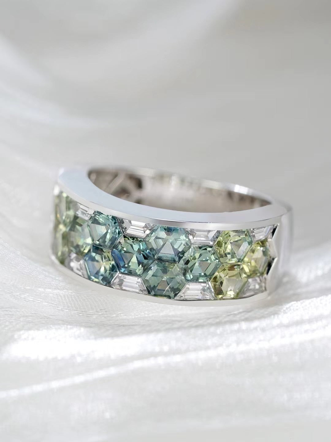 Rainbow Sapphire 18k Gold Ring (Item No. SA086)