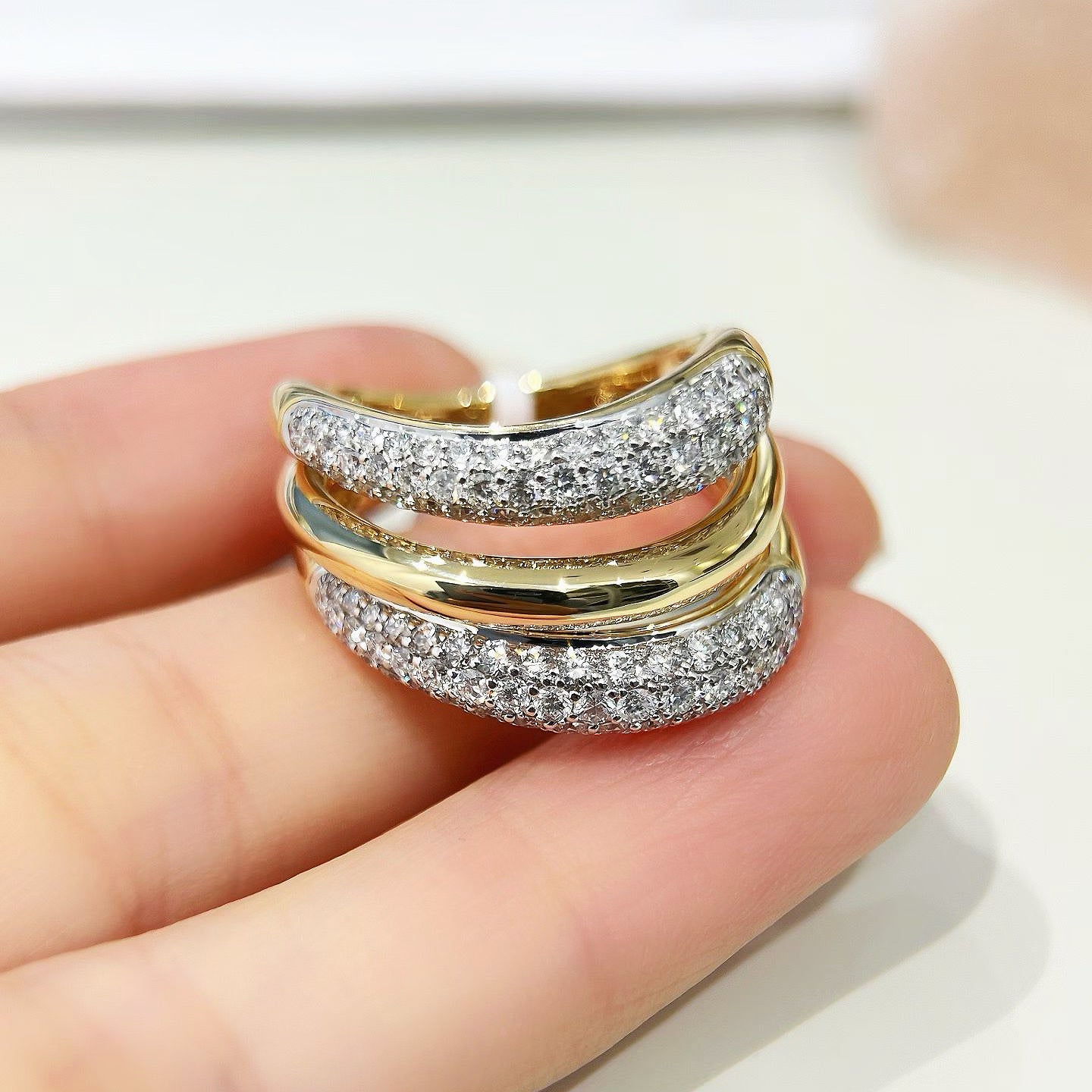 Contemporary 18k Gold Diamond Emerald Ring (Item No. VT461)