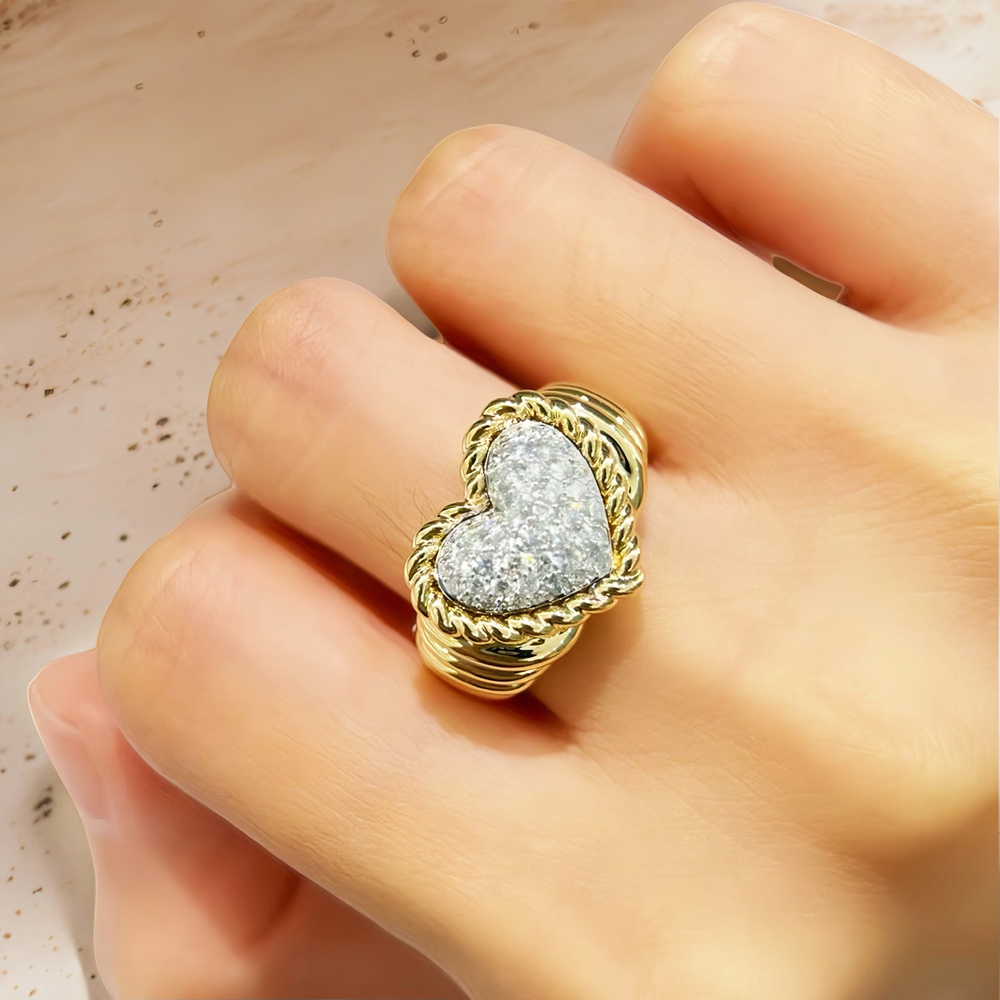 18k Gold Diamond Ring (Item No. VT243)