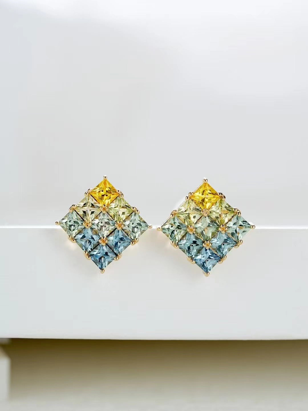 Rainbow Sapphire 18k Gold Earring (Item No. SA101)
