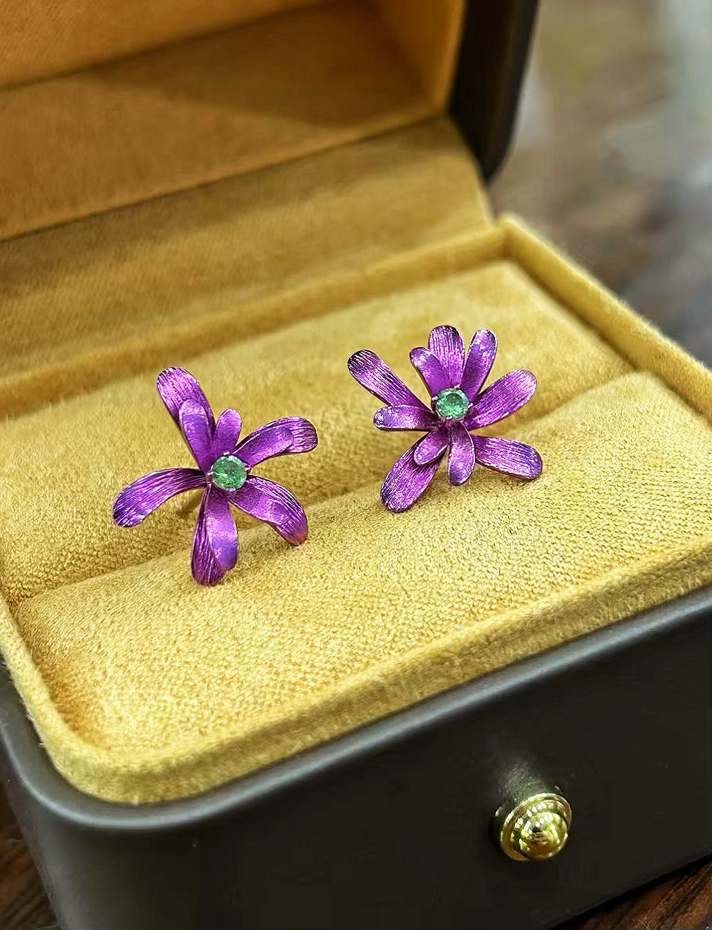 Anodized Titanium Pink Tsavorite Earring (Item No. TA007)