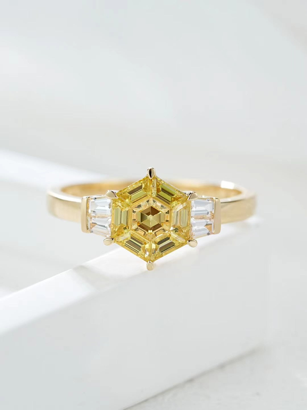 Rainbow Sapphire 18k Gold Ring (Item No. SA102)