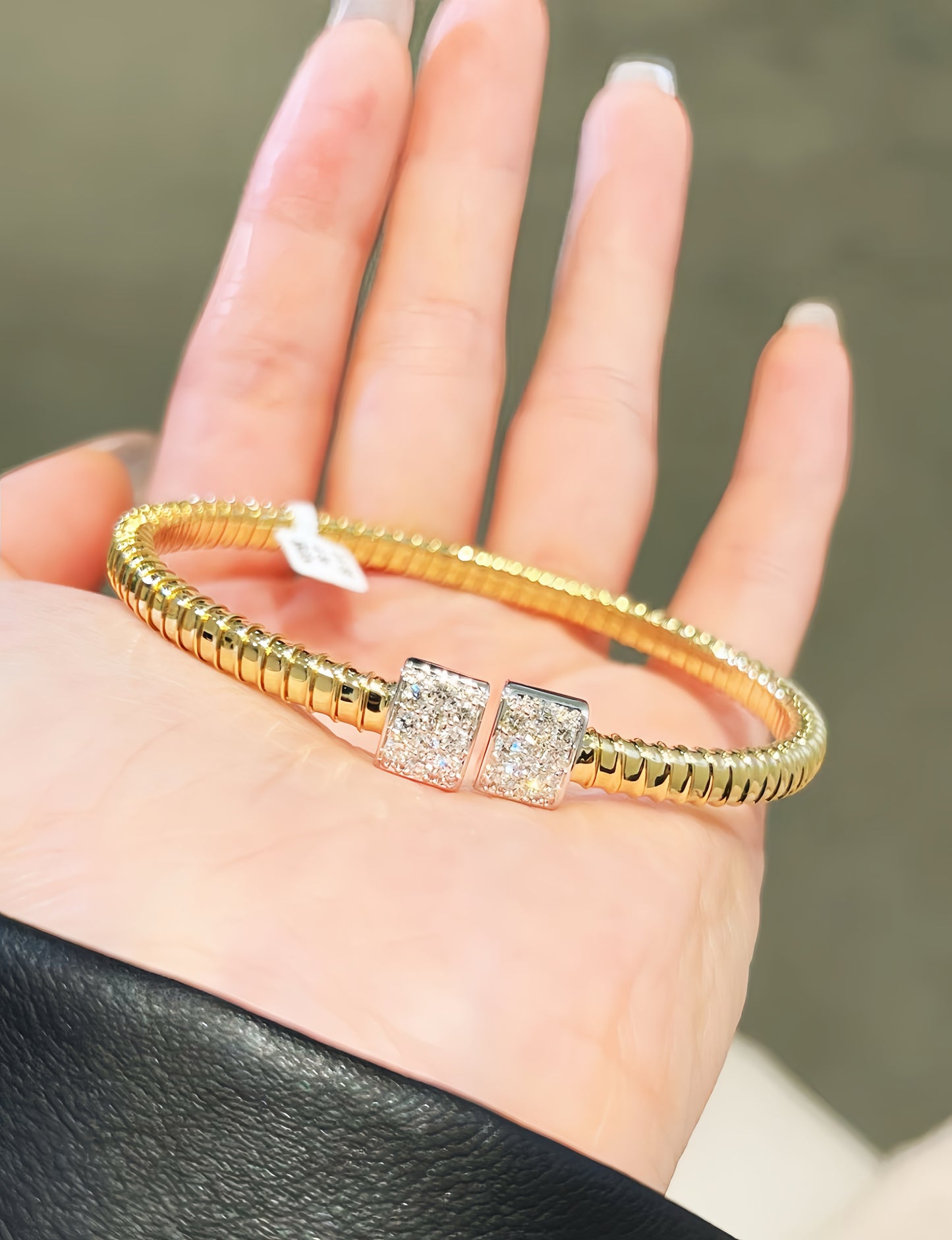 Weaving Vintage 18k Gold Diamond Bracelet (Item No. VT431)