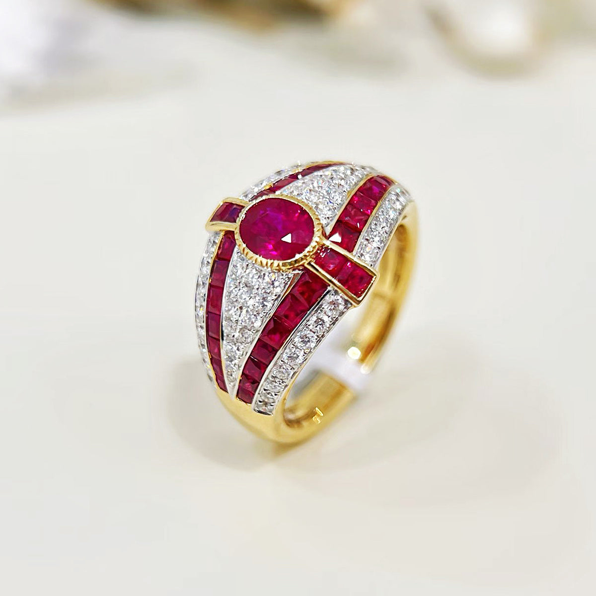 Vintage 18k Gold Diamond Ruby Ring (Item No. VT528)