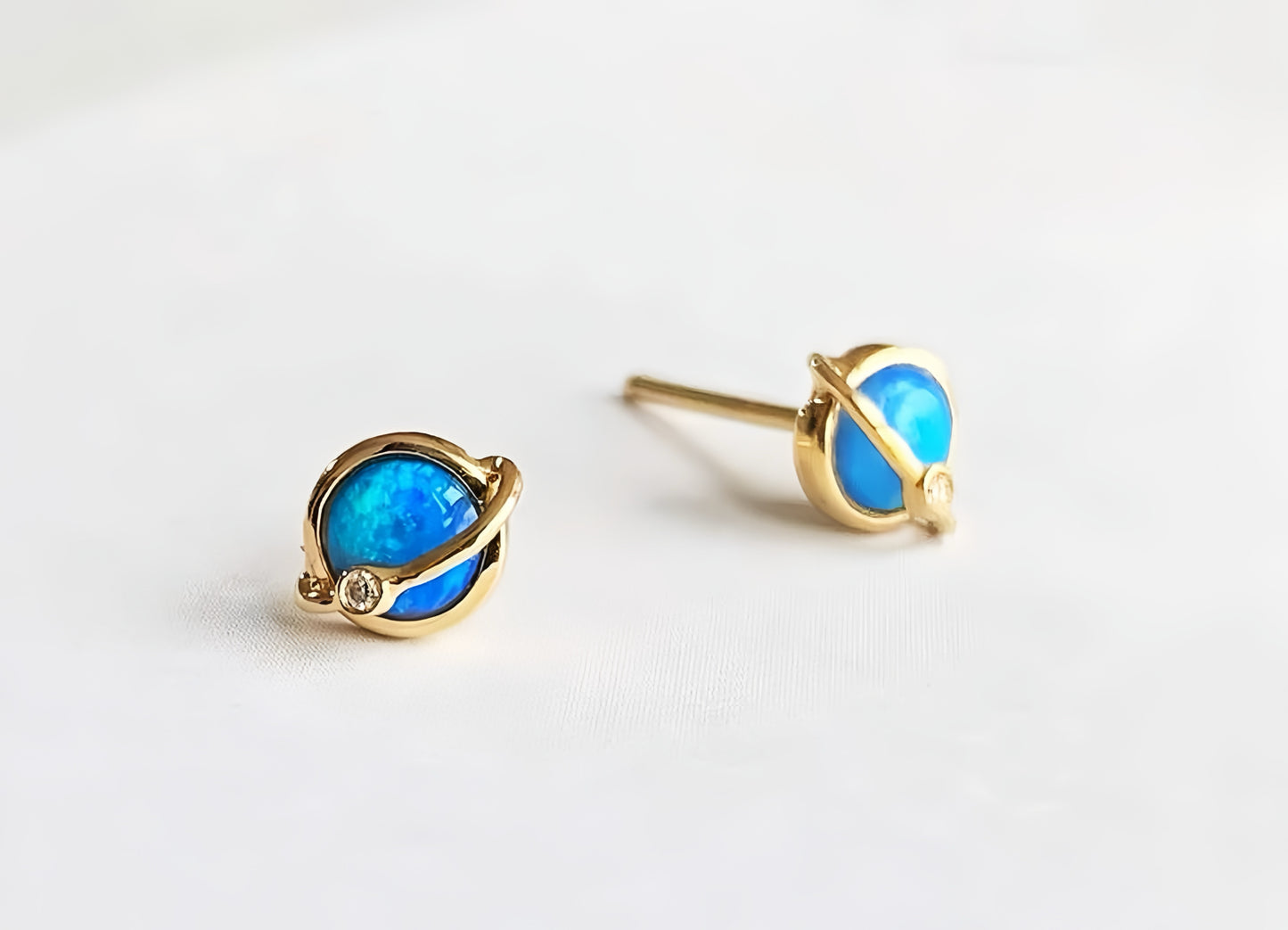 Galaxy Star Moon Globe 18k Gold Crystal Opal Diamond Earring (Item No. VT068)