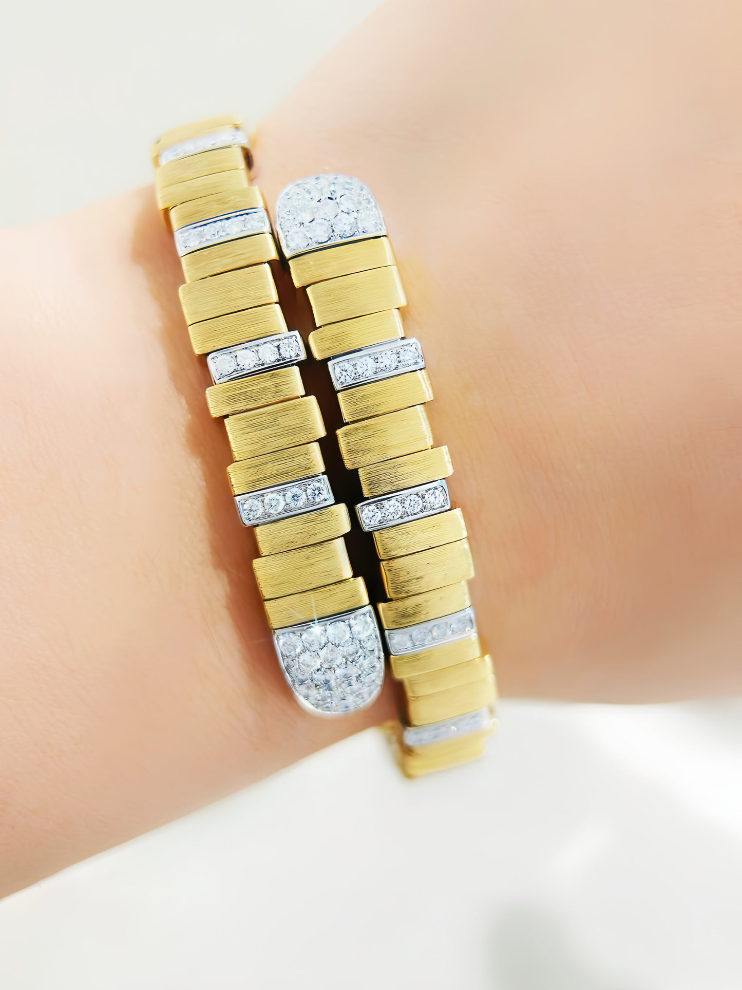 Weaving Vintage 18k Gold Diamond Bracelet (Item No. VT388)