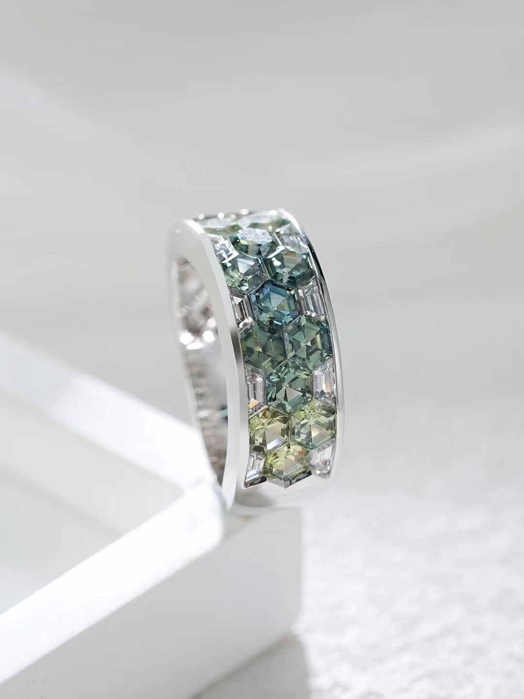 Rainbow Sapphire 18k Gold Ring (Item No. SA086)