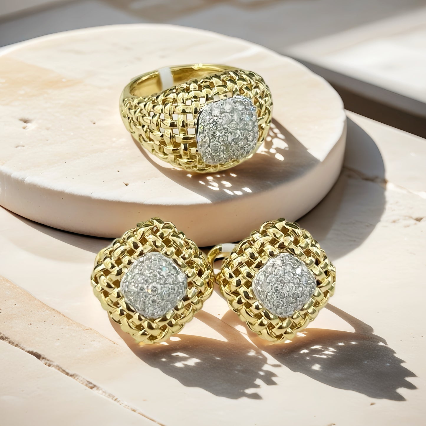 Weaving Hollow 18k Gold Diamond Earring (Item No. VT234)