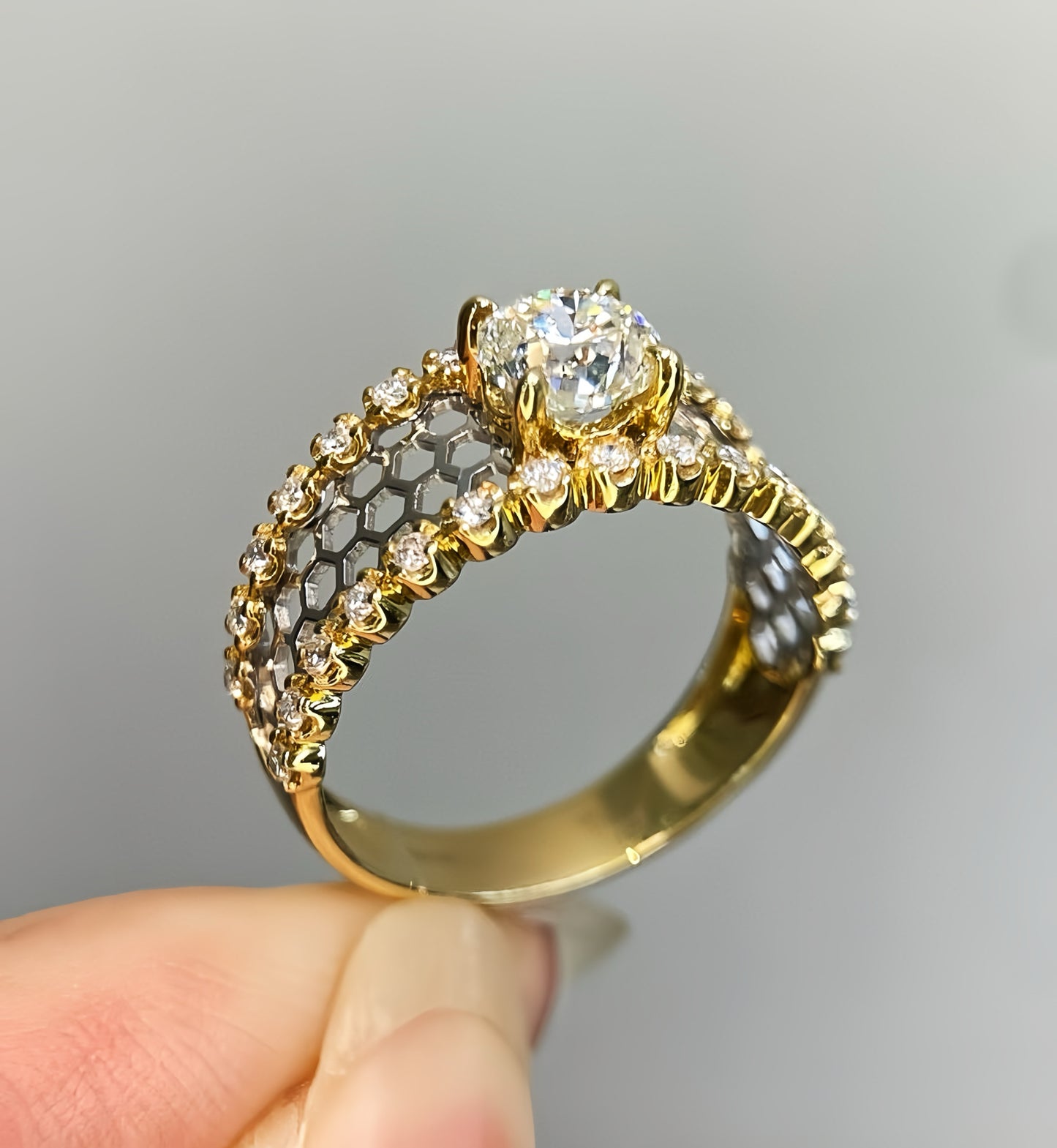 Vintage Black Lace 18k Gold Diamond Ring (Item No. VT046)