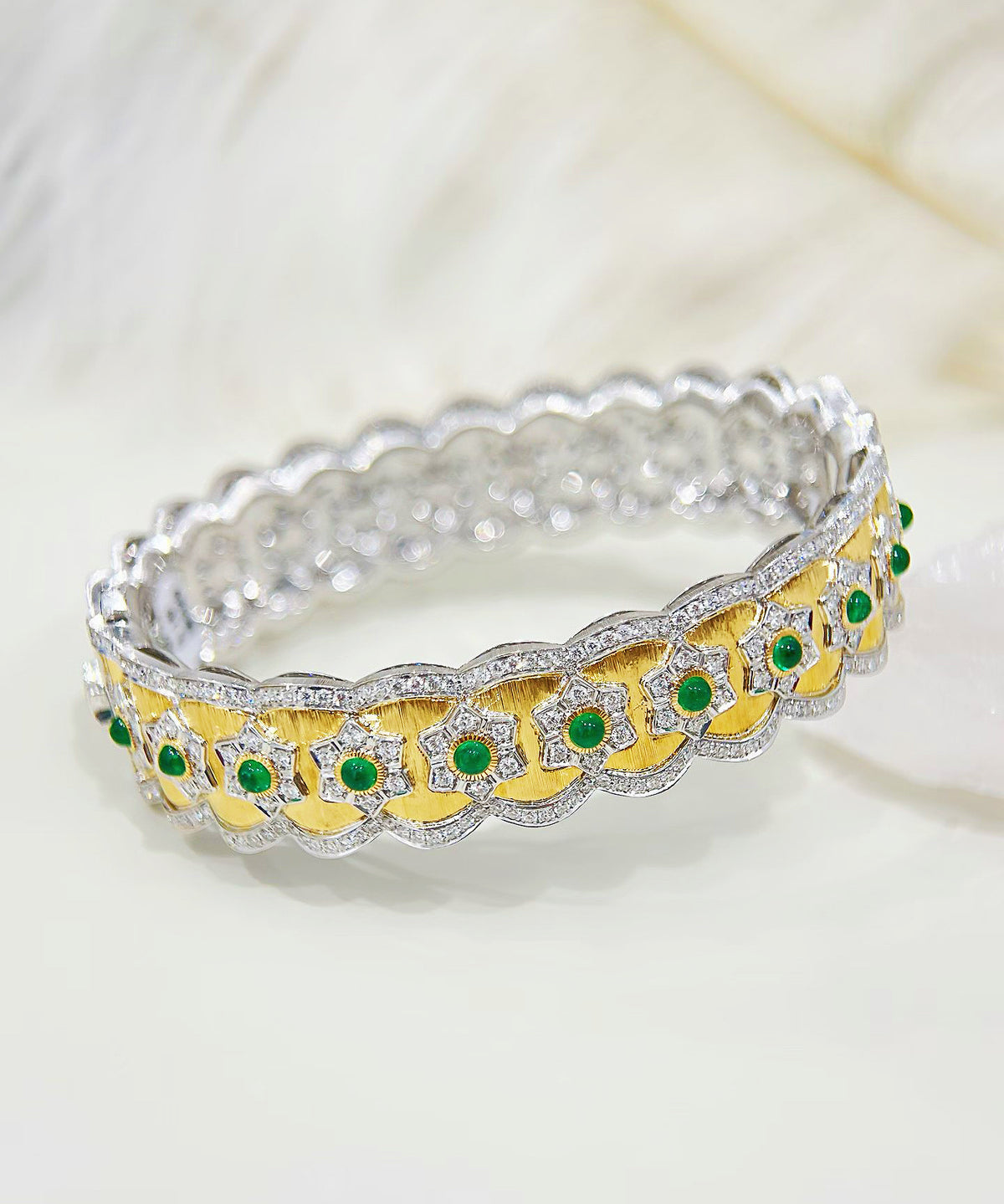 Lace Vintage 18k Gold Emerald Diamond Bracelet (Item No. VT514)