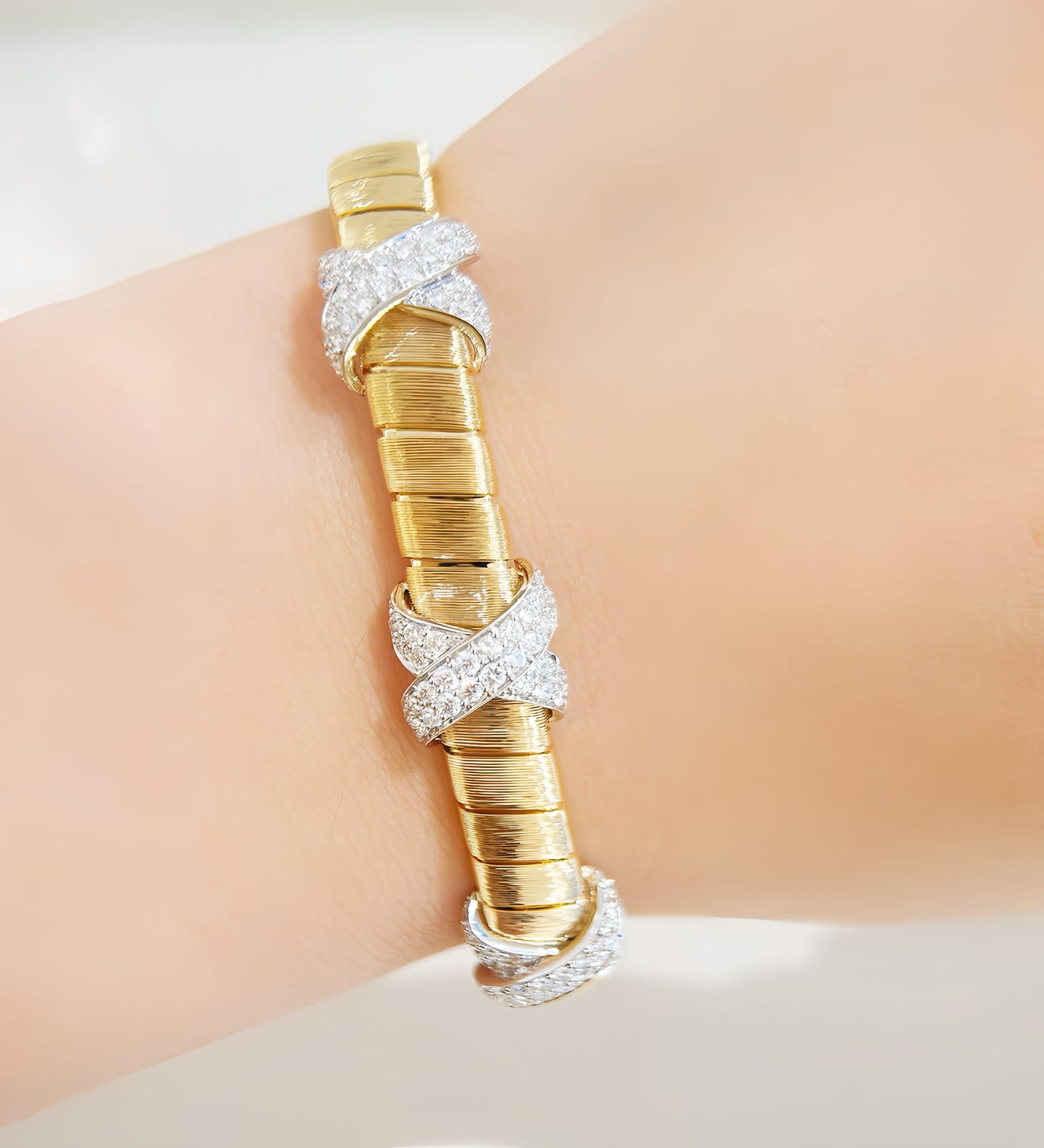 Weaving Vintage 18k Gold Diamond Bracelet (Item No. VT340)