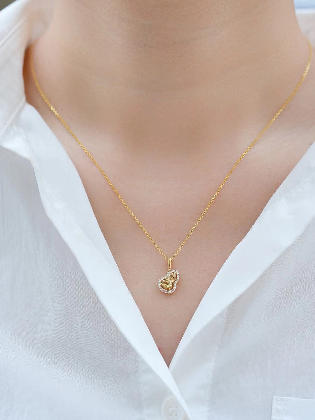 Rainbow Sapphire 18k Gold Pendant (Item No. SA067)