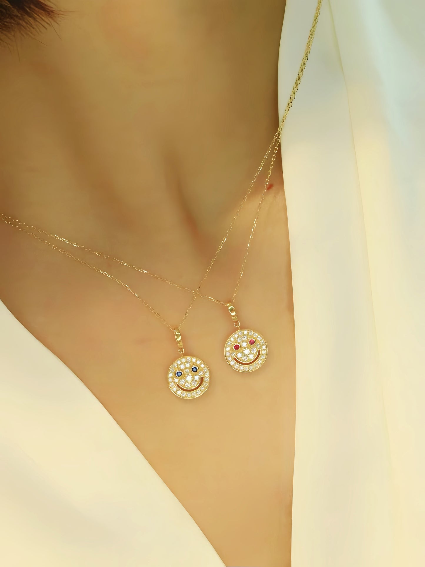 Smile 18k Gold Diamond Pendant (Item No. VT199)