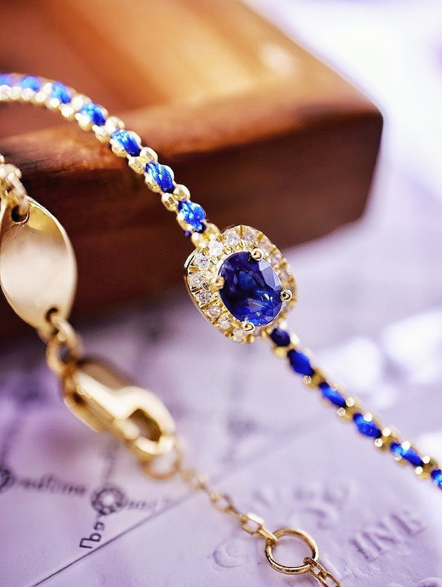 Weaving 18k Gold Emerald Ruby Sapphire Bracelet (Item No. VT120)