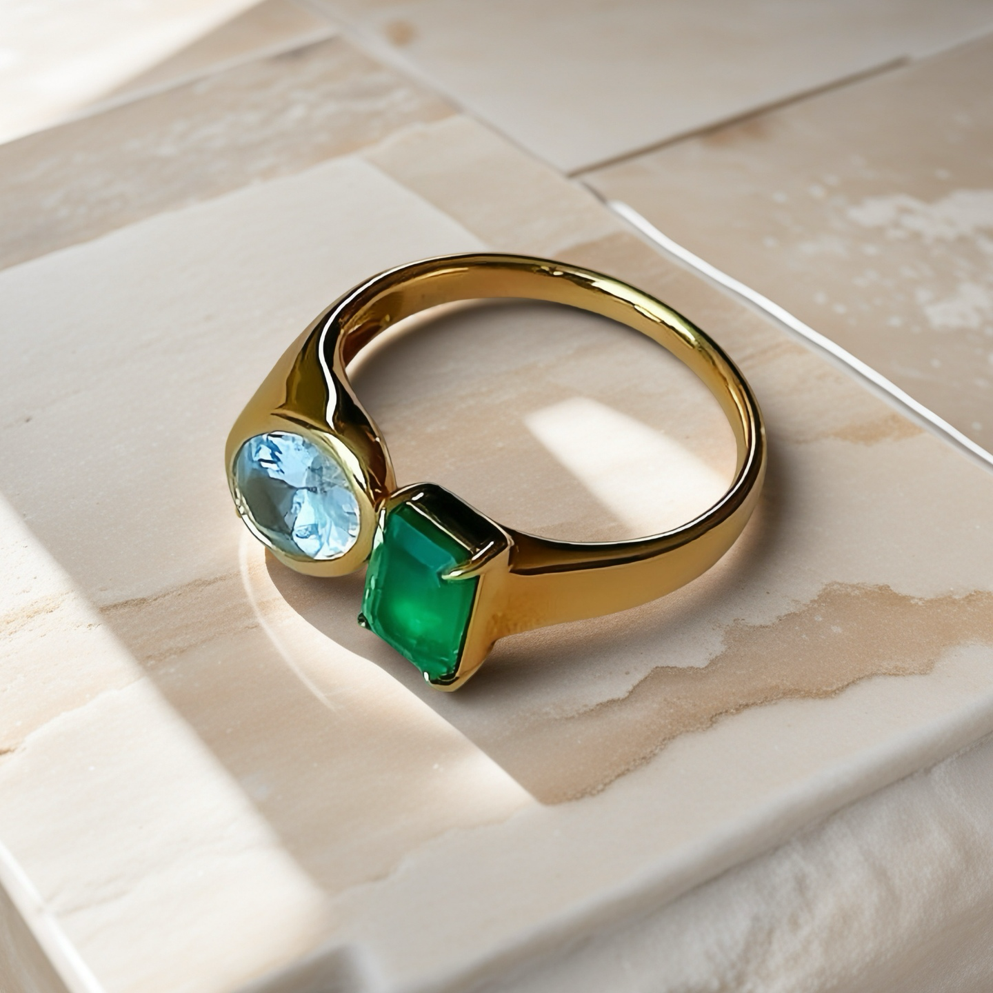Toi et Moi 18k Gold Sahpire Emerald Ring (Item No. VT039)