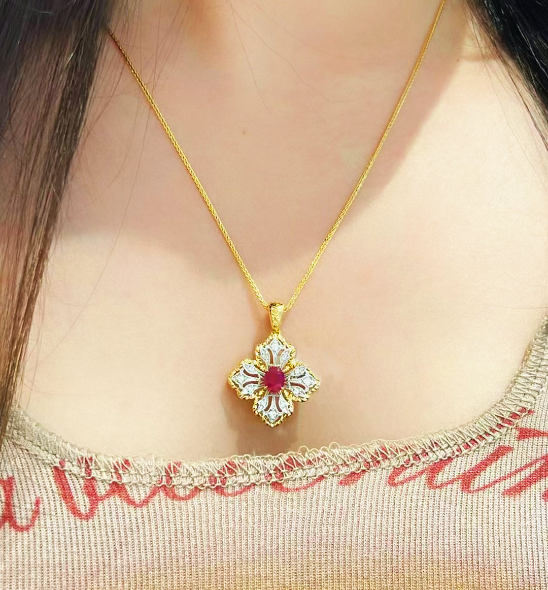 Vintage Four Leaf Clover 18k Gold Diamond Pendant (Item No. VT254)