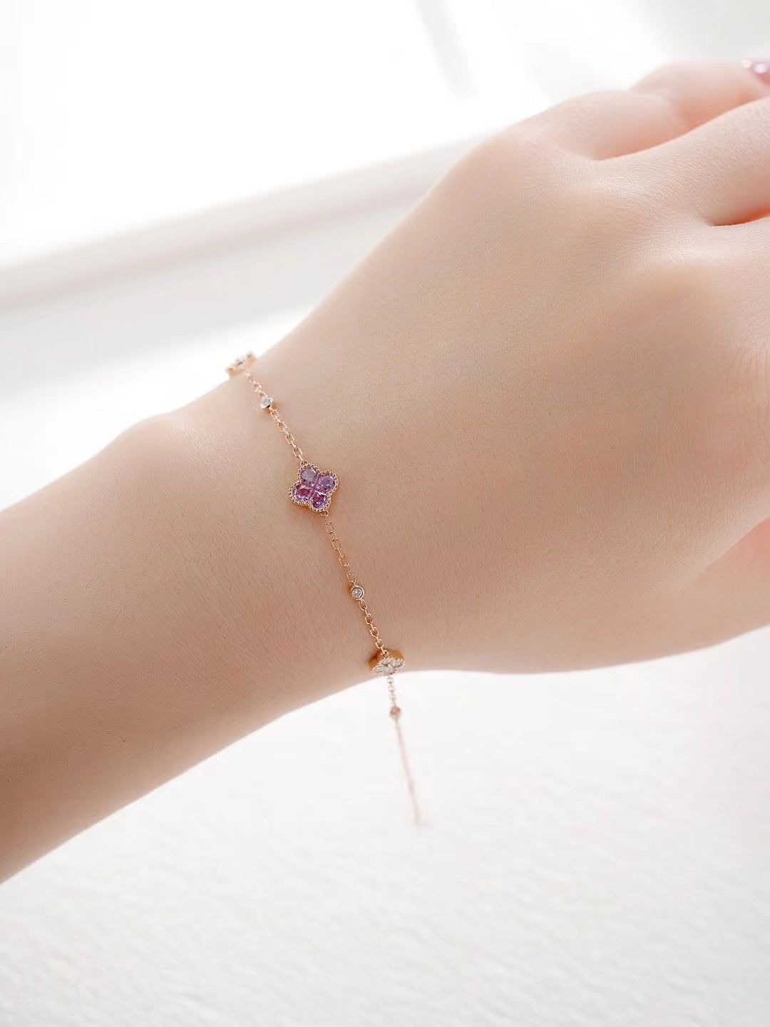 Four Leaf Clover Rainbow Sapphire 18K Gold Bracelet (Item No. SA013)