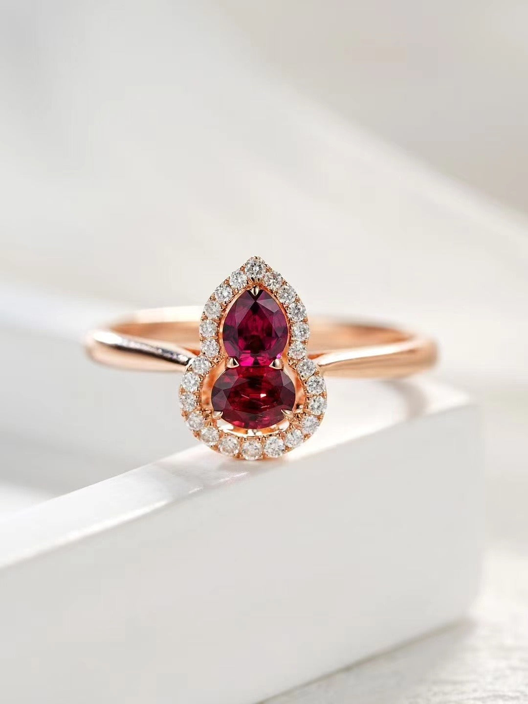 Rainbow Sapphire 18k Gold Ring (Item No. SA068)