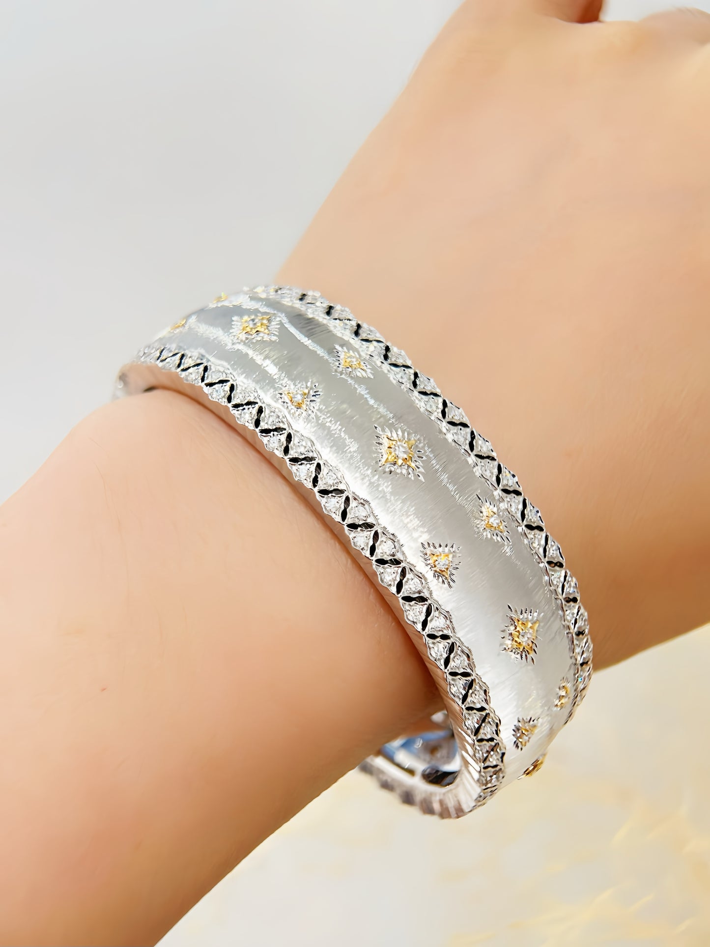 Vintage 18k Gold Diamond Bracelet (Item No. VT346)