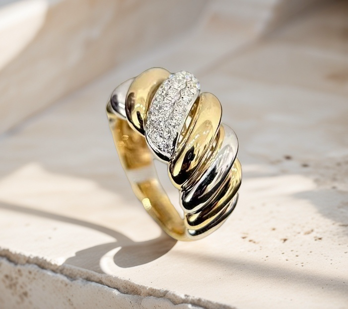 Vintage 18k Gold Diamond Ring (Item No. VT019)