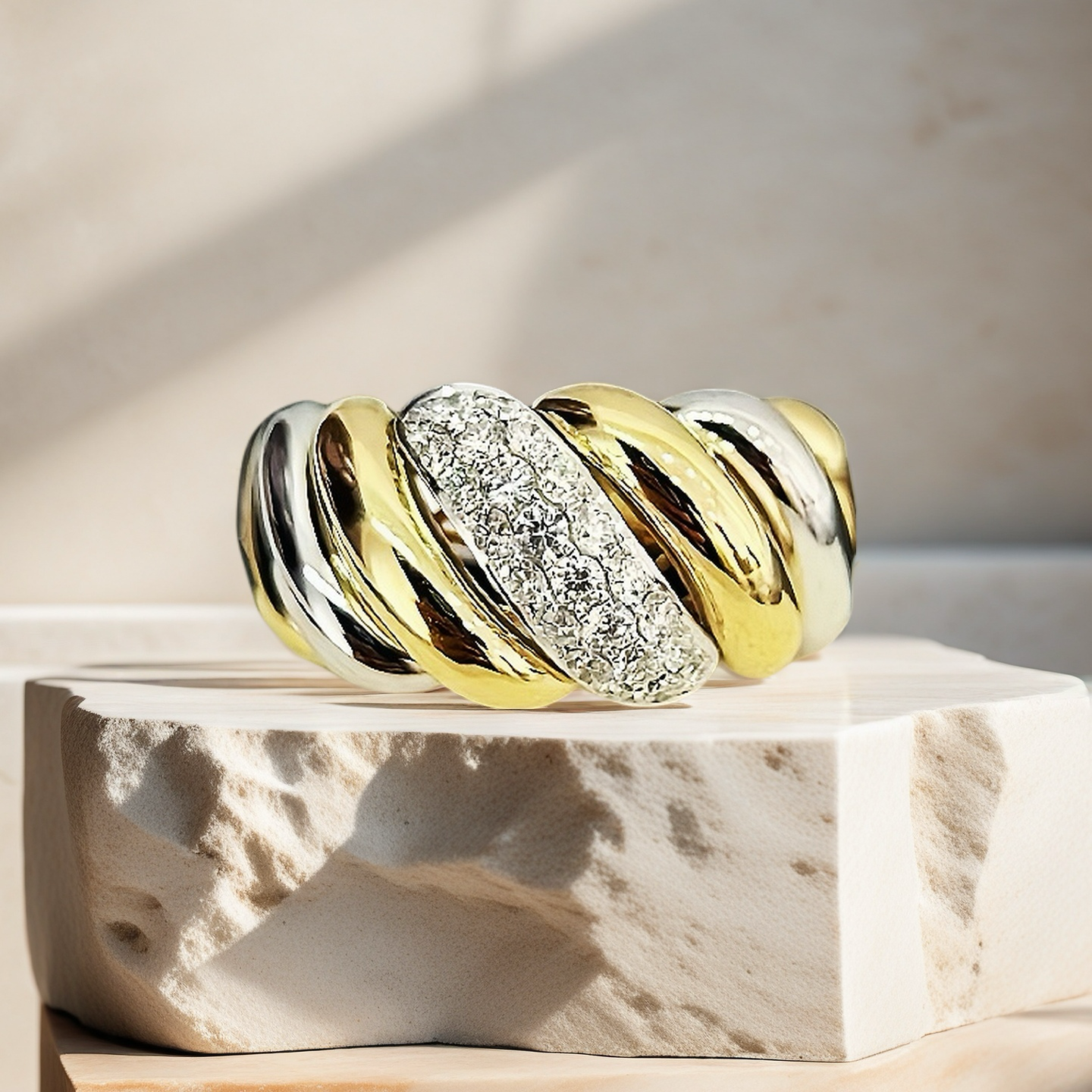 Vintage 18k Gold Diamond Ring (Item No. VT019)