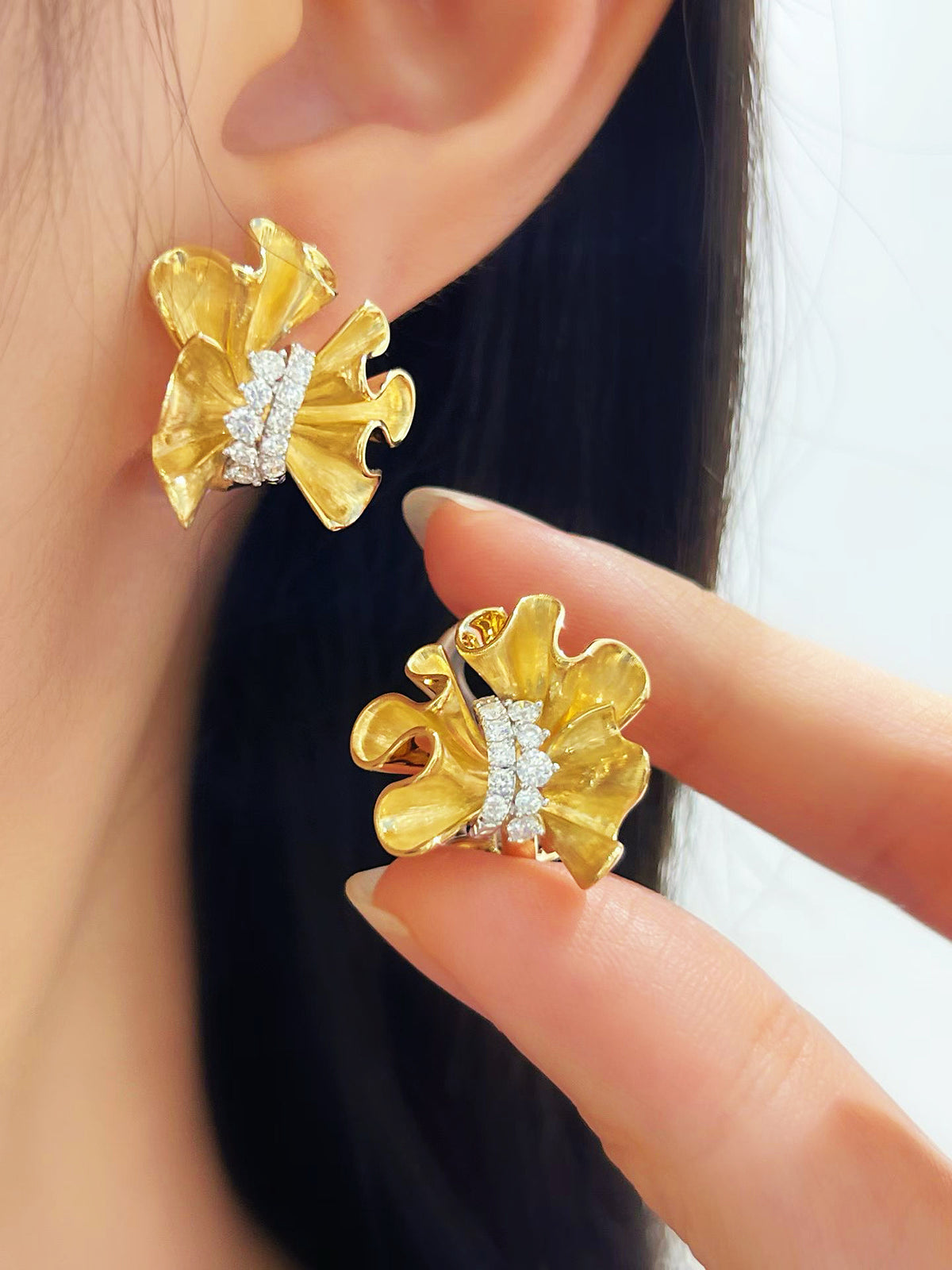 Vintage 18k Gold Diamond Earring (Item No. VT510)