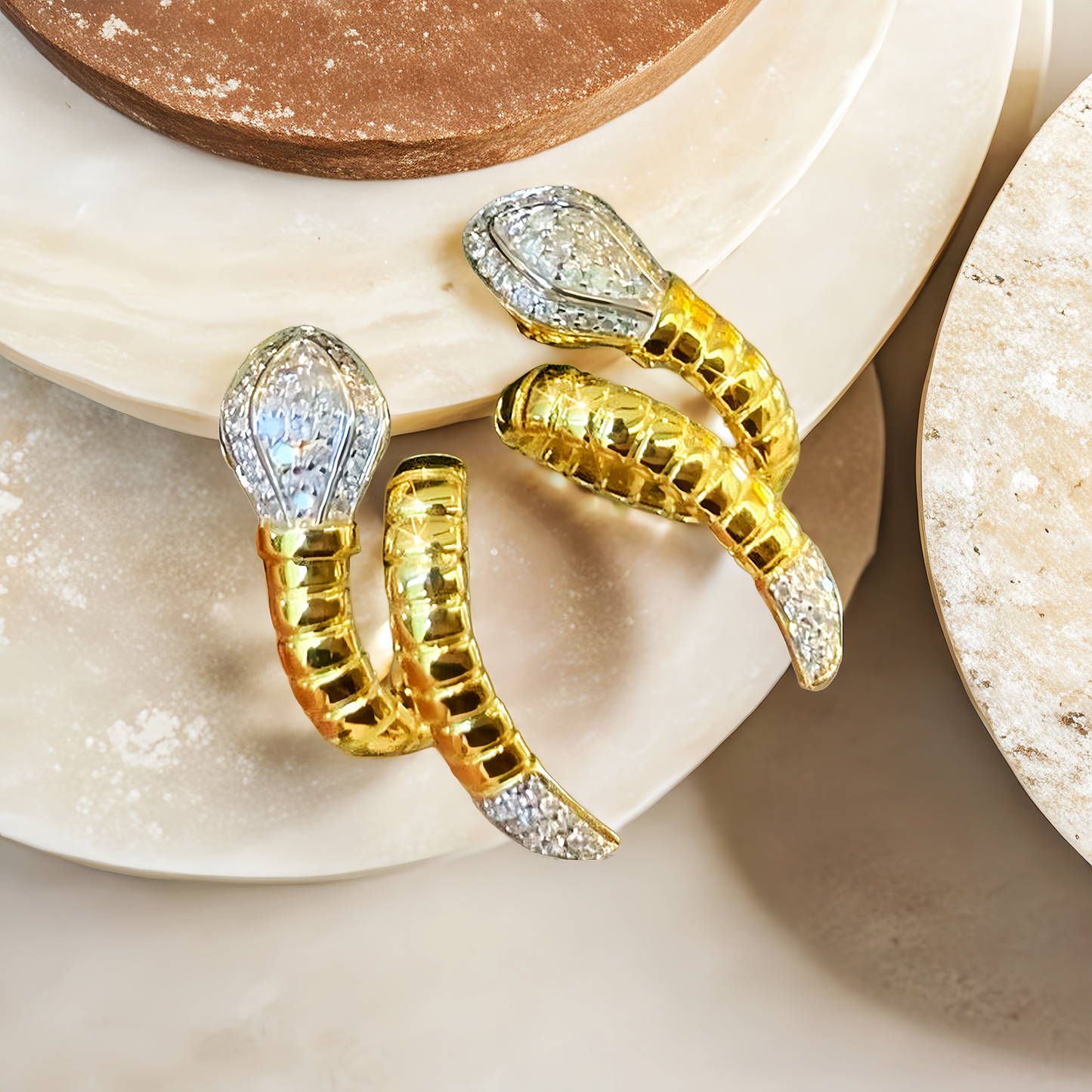 Snake 18k Gold Diamond Earring (Item No. VT249)