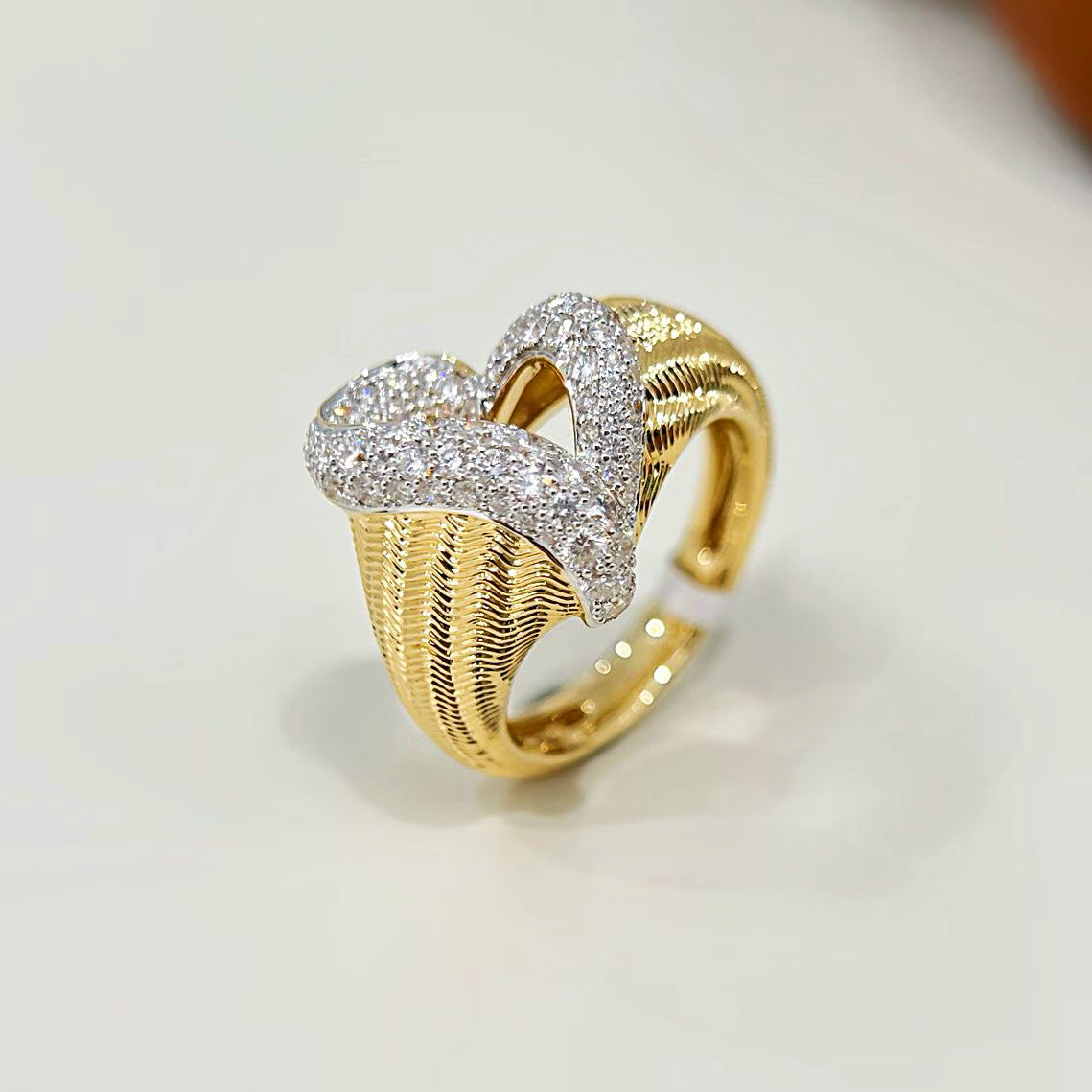 Vintage 18k Gold Diamond Ring (Item No. VT523)