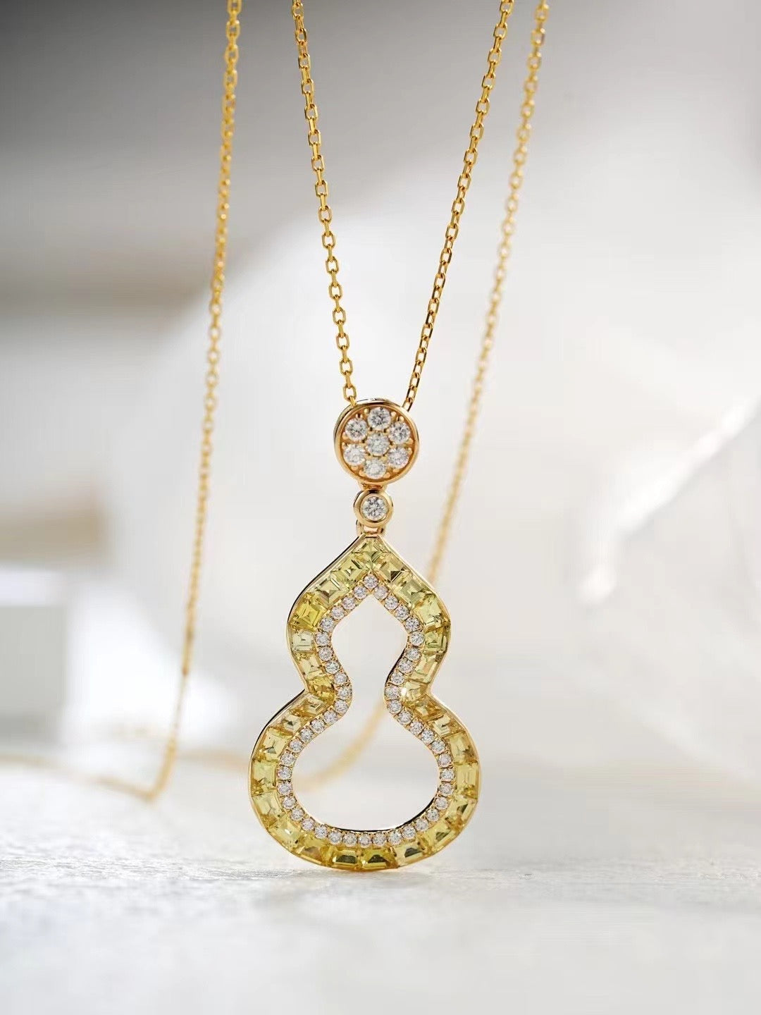 Rainbow Sapphire 18K Gold Pendant (Item No. SA039)