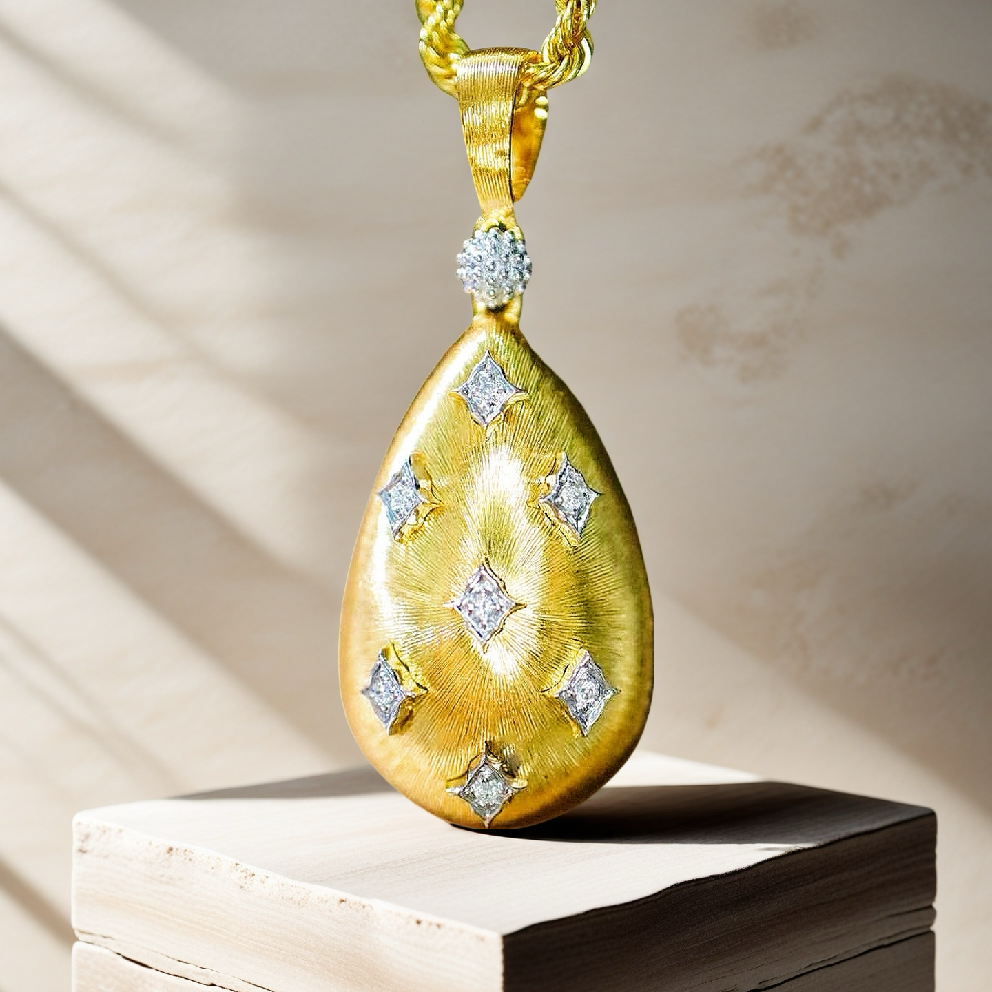 Vintage 18k Gold Diamond Pendant (Item No. VT093)