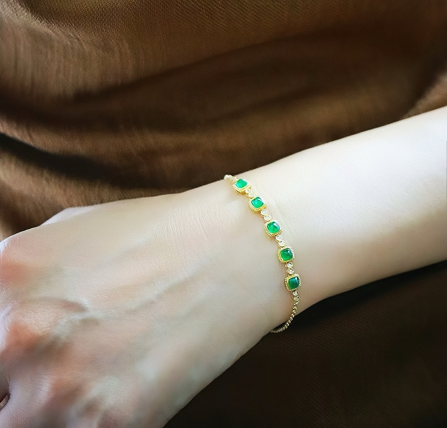 Vintage 18k Gold Diamond Emerald Bracelet (Item No. VT119)
