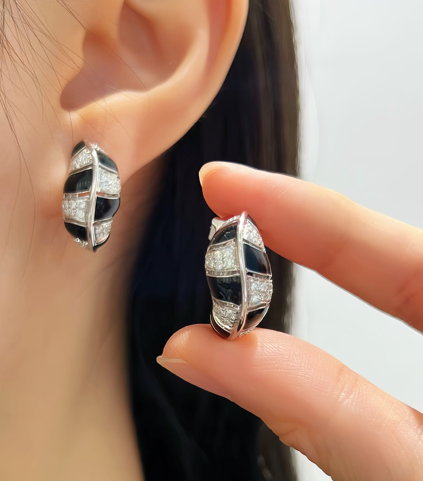 Black Enamel 18k Gold Diamond Earring (Item No. VT171)