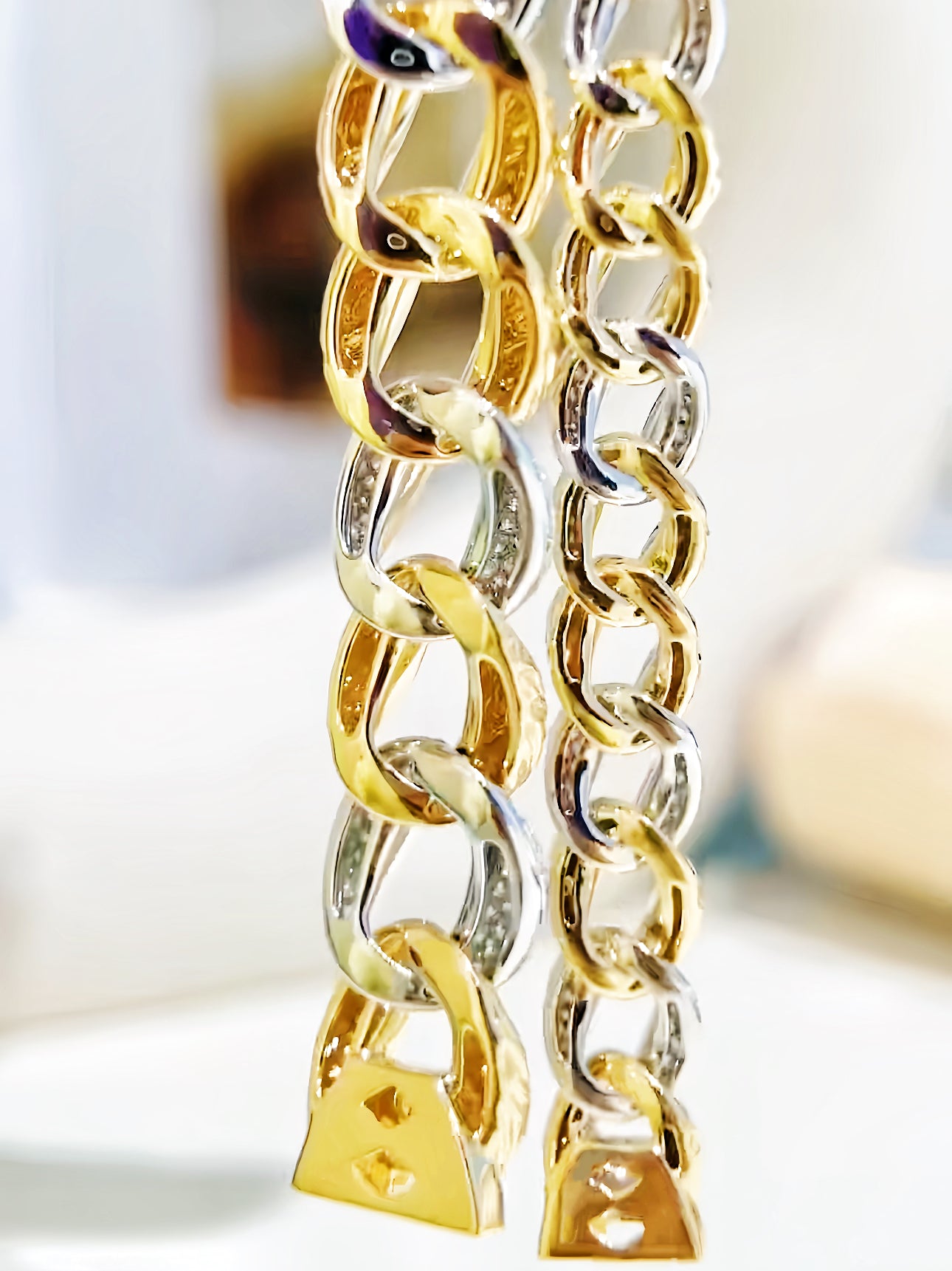 Cuban Link 18k Gold Diamond Bracelet (Item No. VT389)