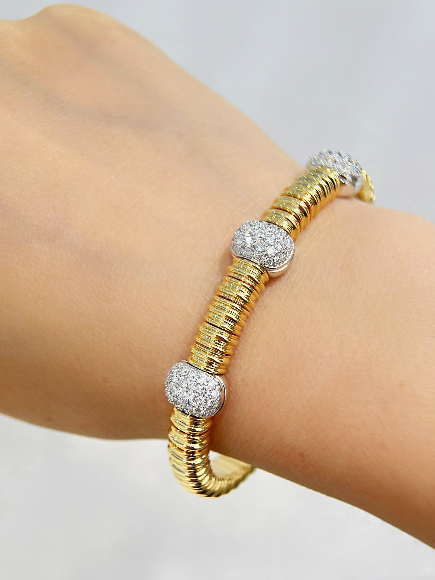 Vintage 18k Gold Diamond Bracelet (Item No. VT501)