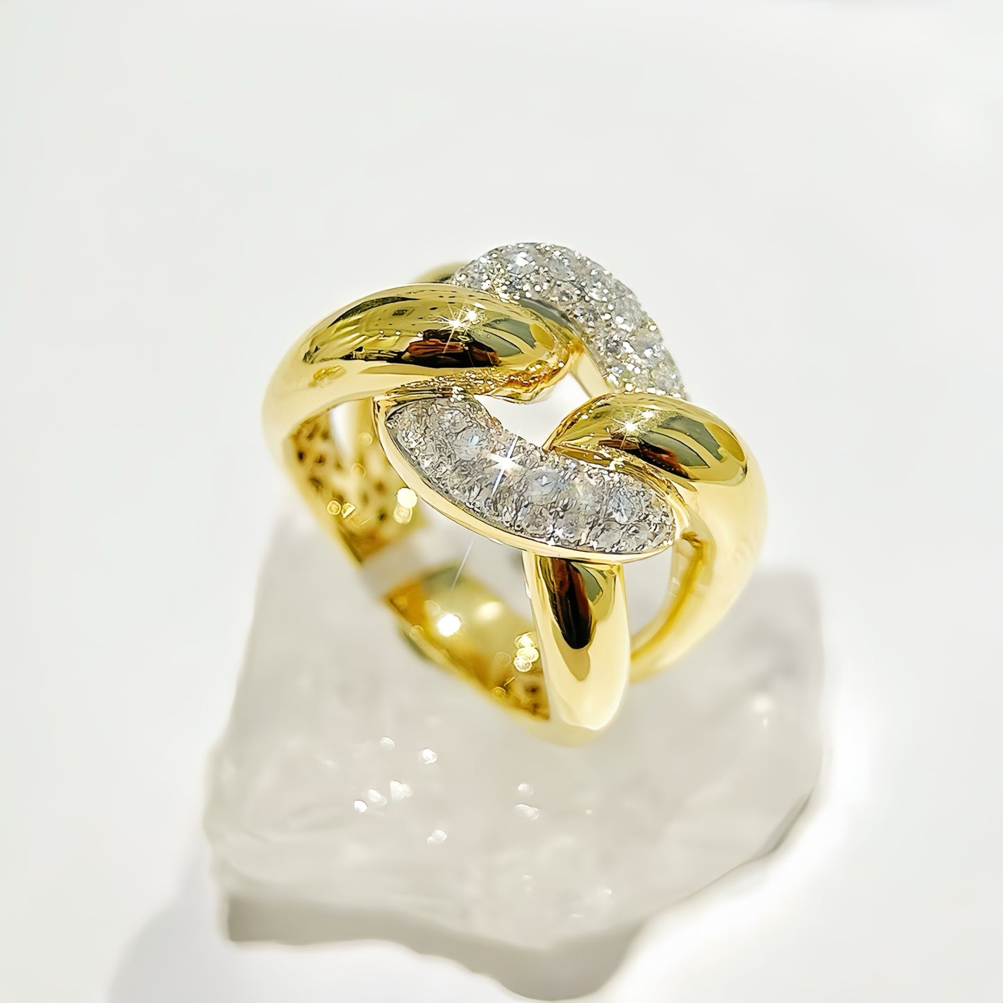 Contemporary 18k Gold Diamond Ring (Item No. VT387)