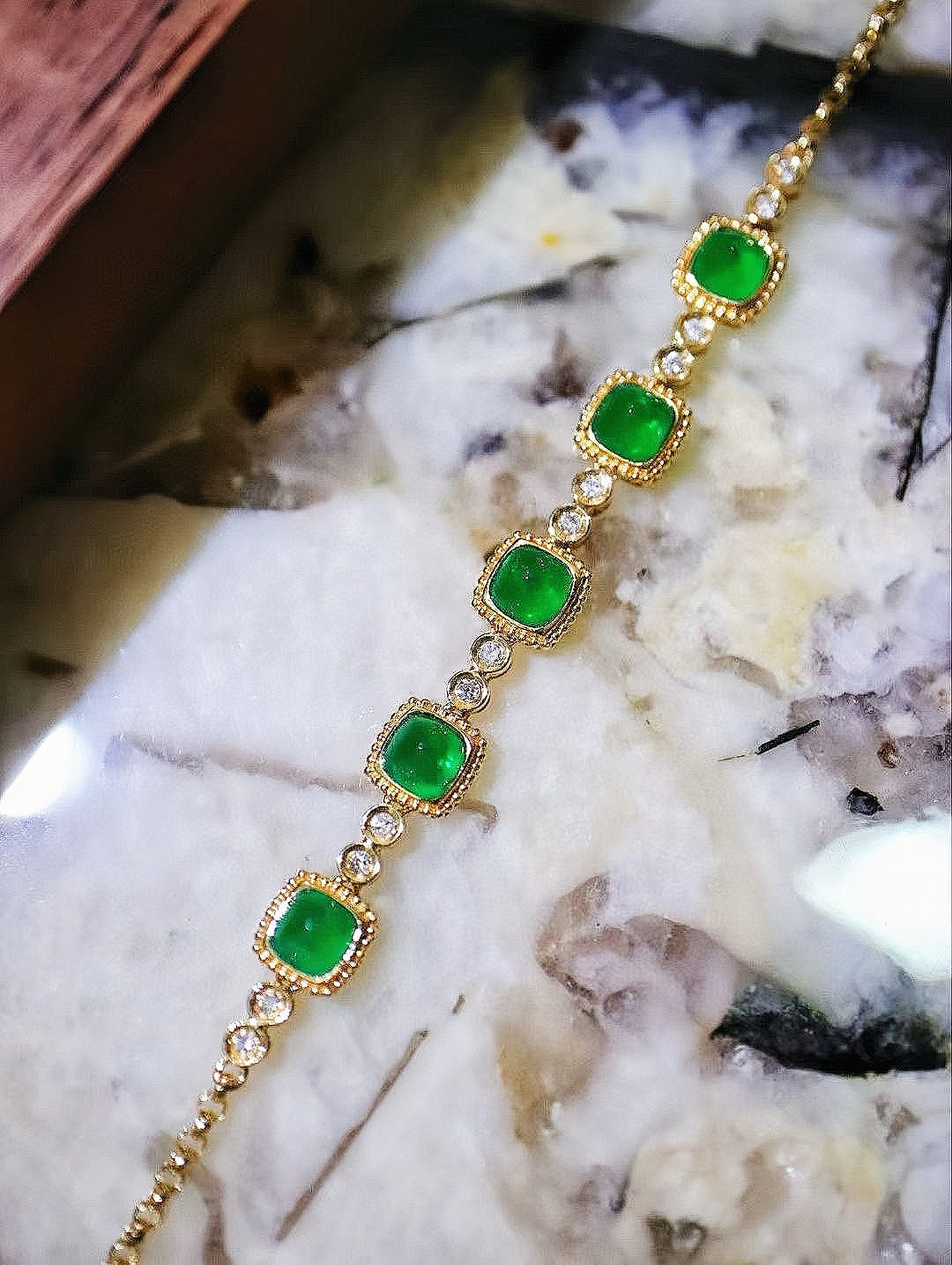 Vintage 18k Gold Diamond Emerald Bracelet (Item No. VT119)
