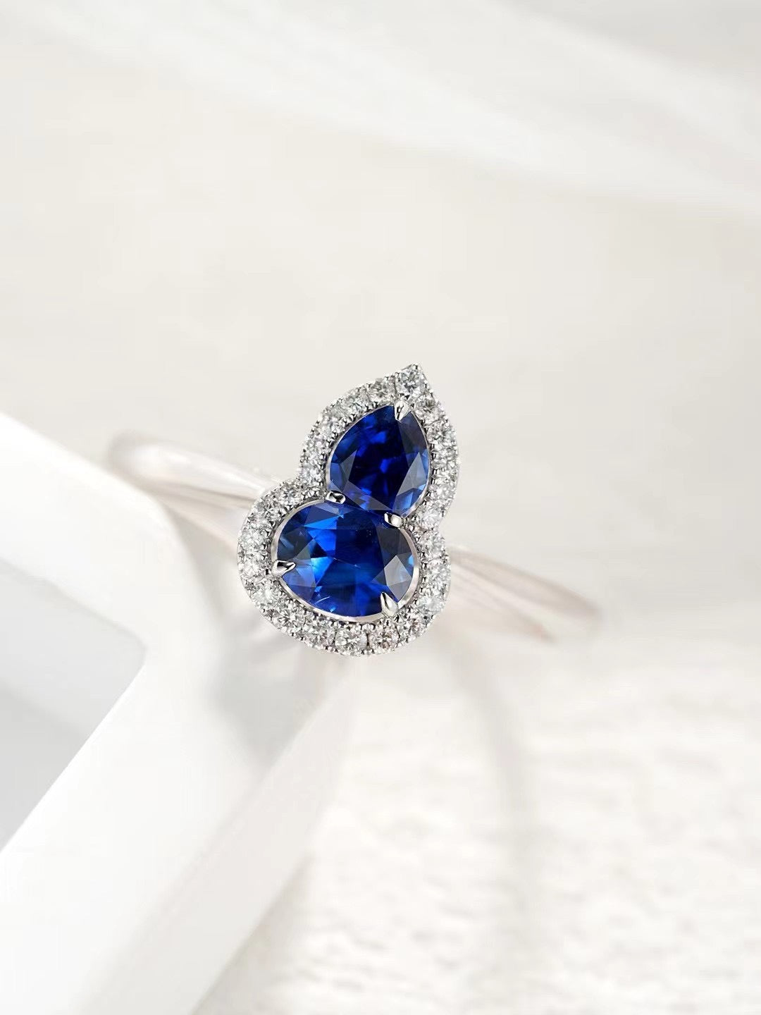 Rainbow Sapphire 18k Gold Ring (Item No. SA068)