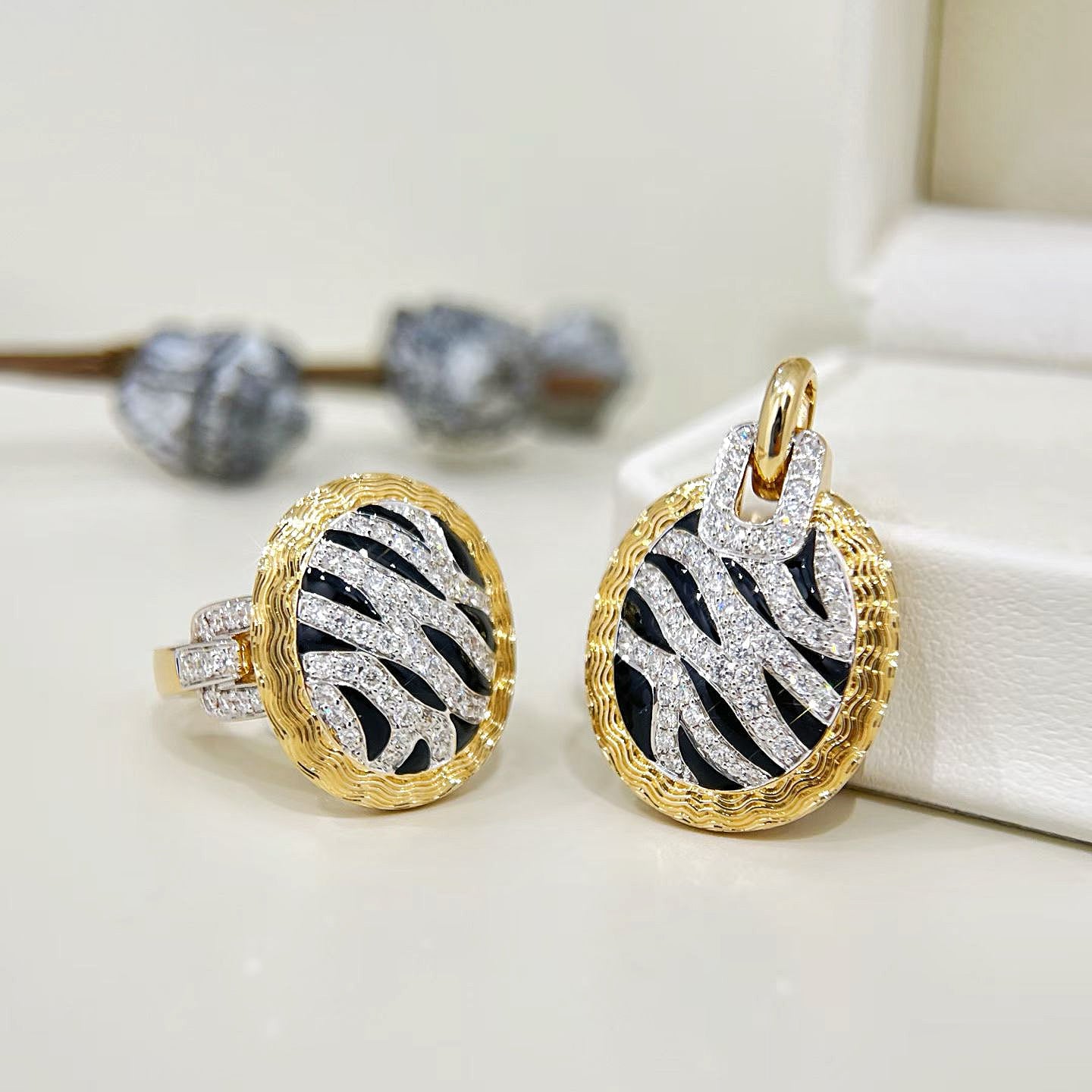 Black Enamel 18k Gold Diamond Pendant (Item No. VT467)