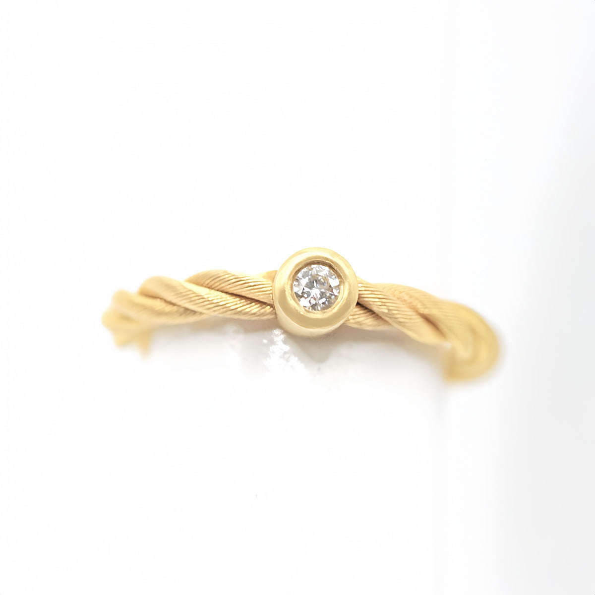 Twisted 18k Gold Diamond Ring (Item No. SH071CR)